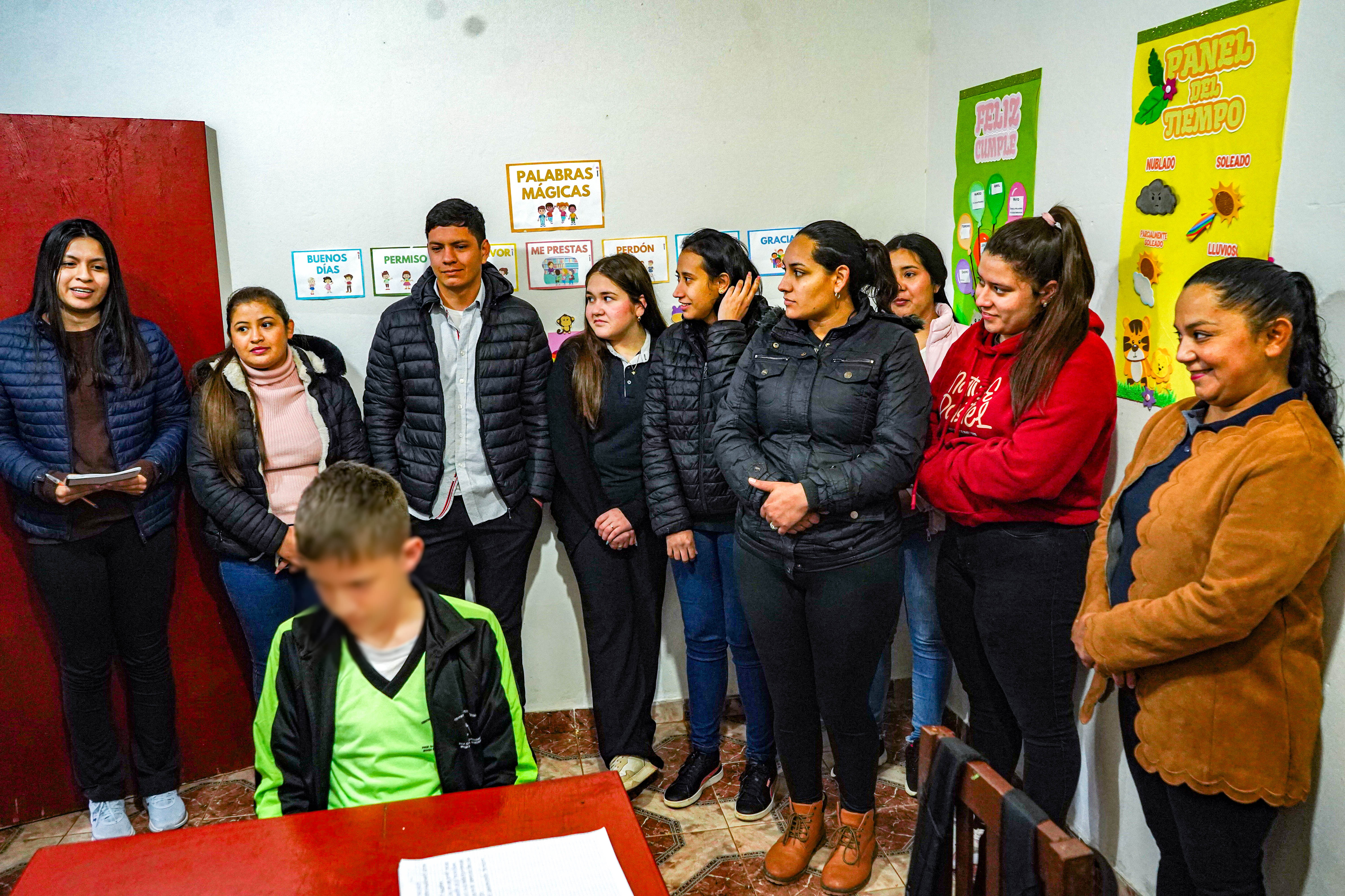 Conociendo la discapacidad visual: Estudiantes de Ciencias de la Educación visitan la Asociación de Ciegos del Paraguay
