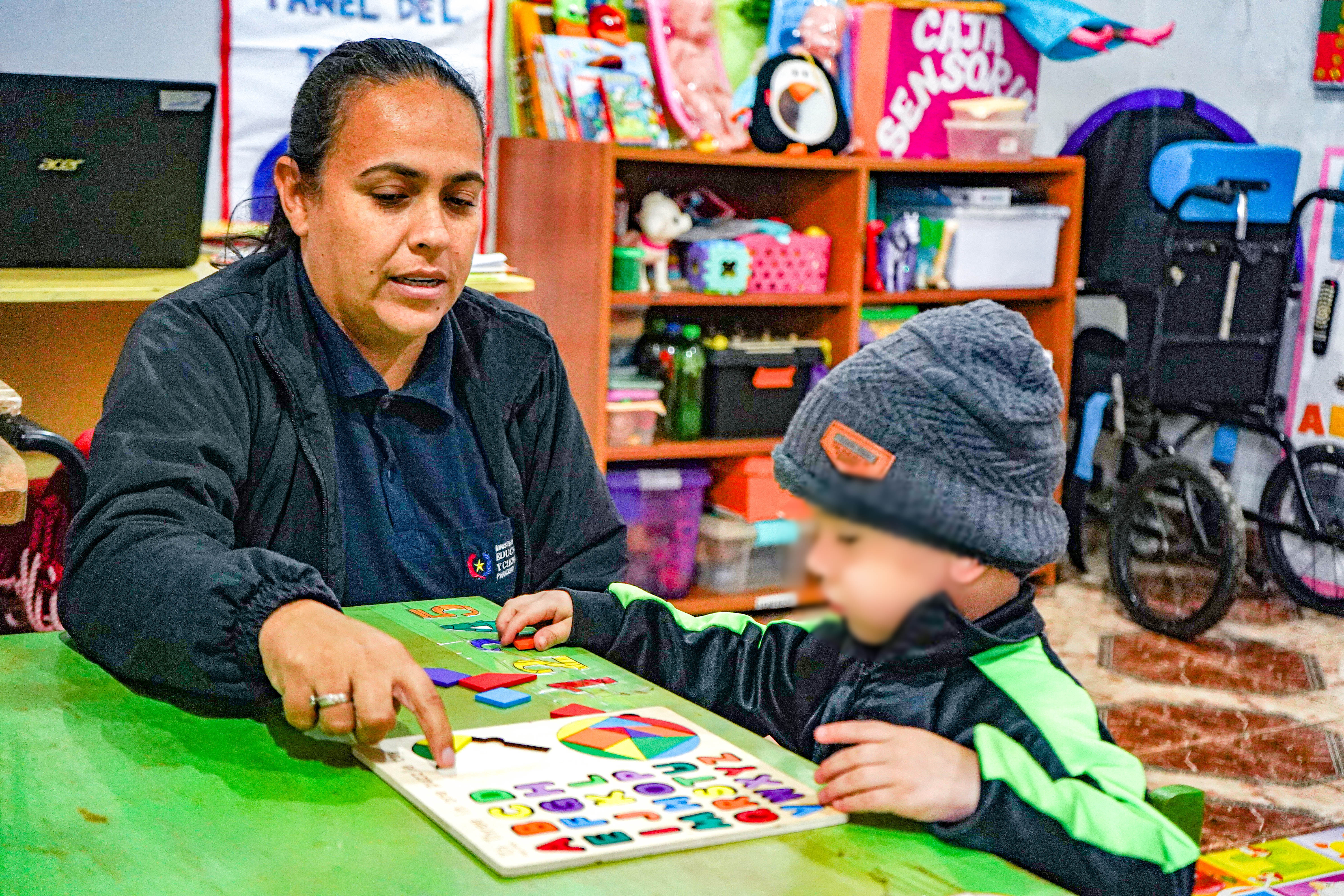 Conociendo la discapacidad visual: Estudiantes de Ciencias de la Educación visitan la Asociación de Ciegos del Paraguay