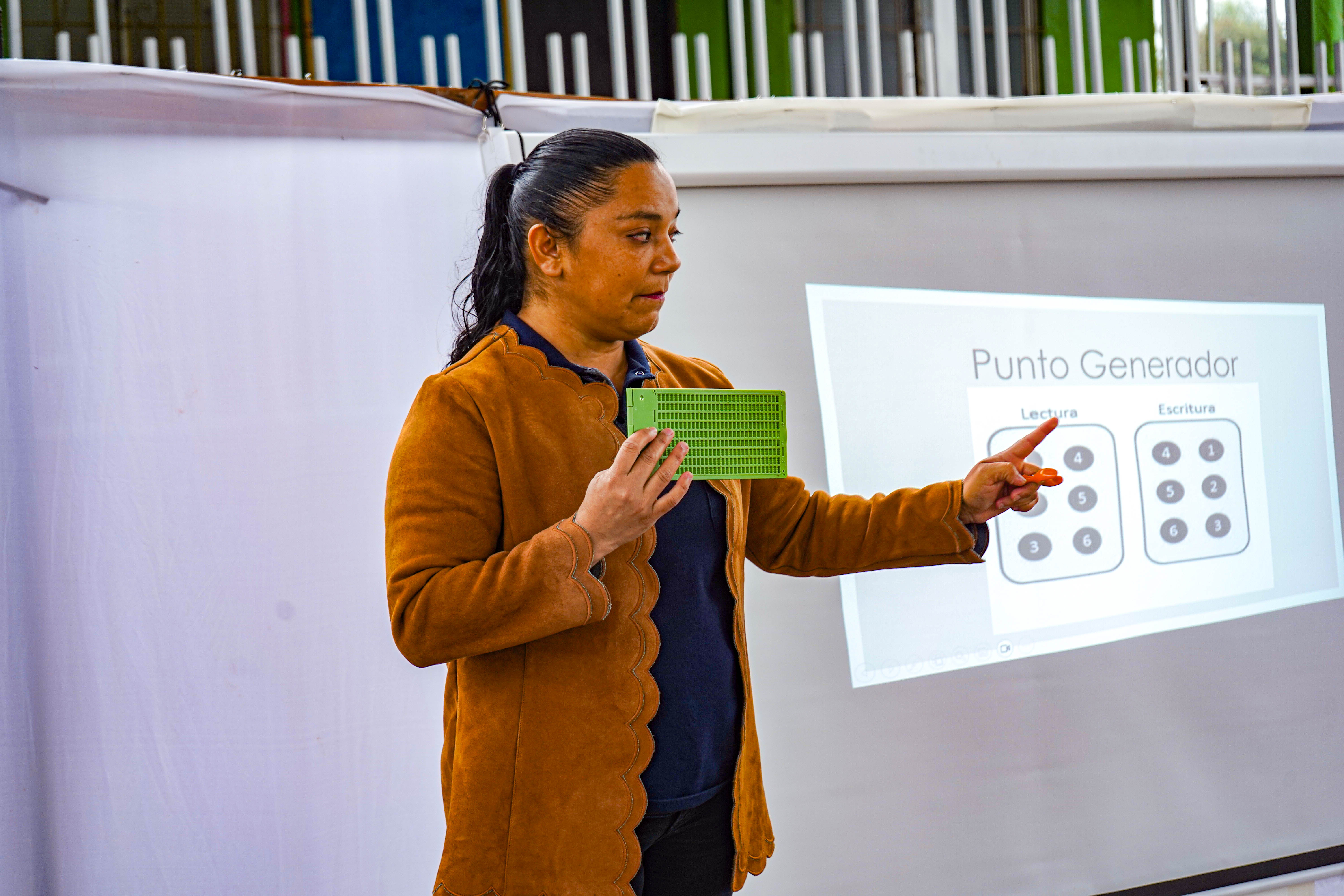 Conociendo la discapacidad visual: Estudiantes de Ciencias de la Educación visitan la Asociación de Ciegos del Paraguay