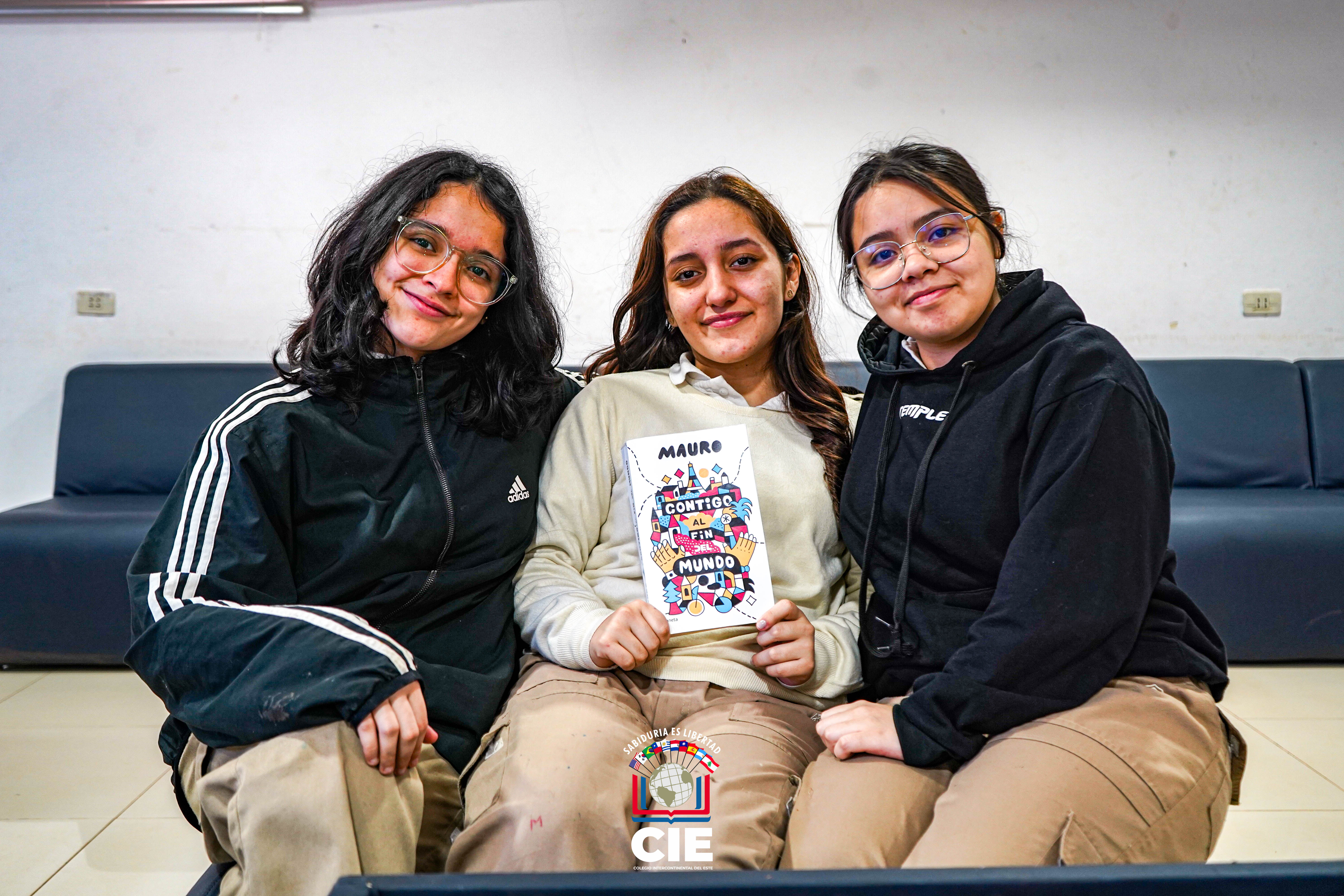 Primera jornada del Café Literario: Clausura del Proyecto Ñe'ery 