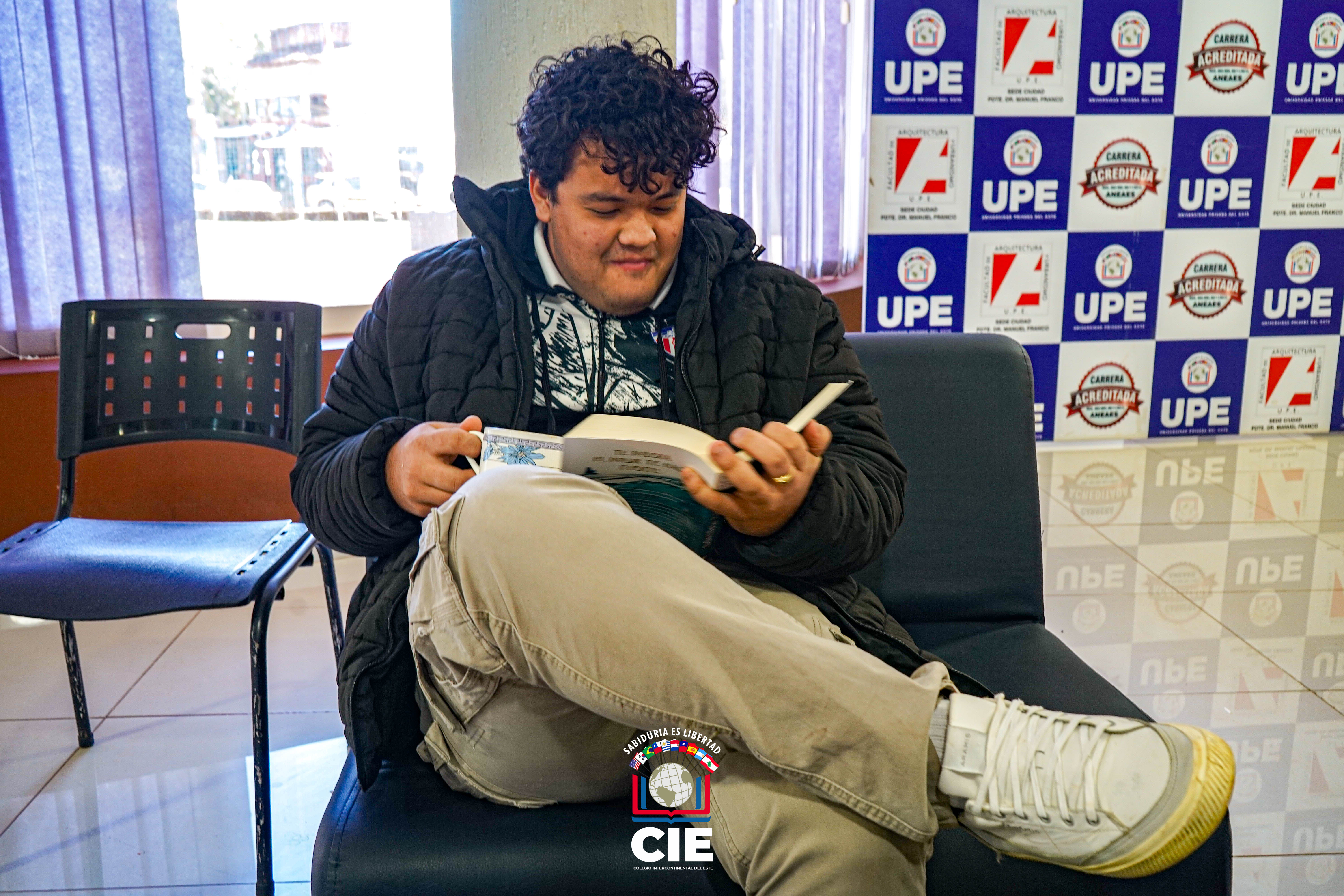 Primera jornada del Café Literario: Clausura del Proyecto Ñe'ery 