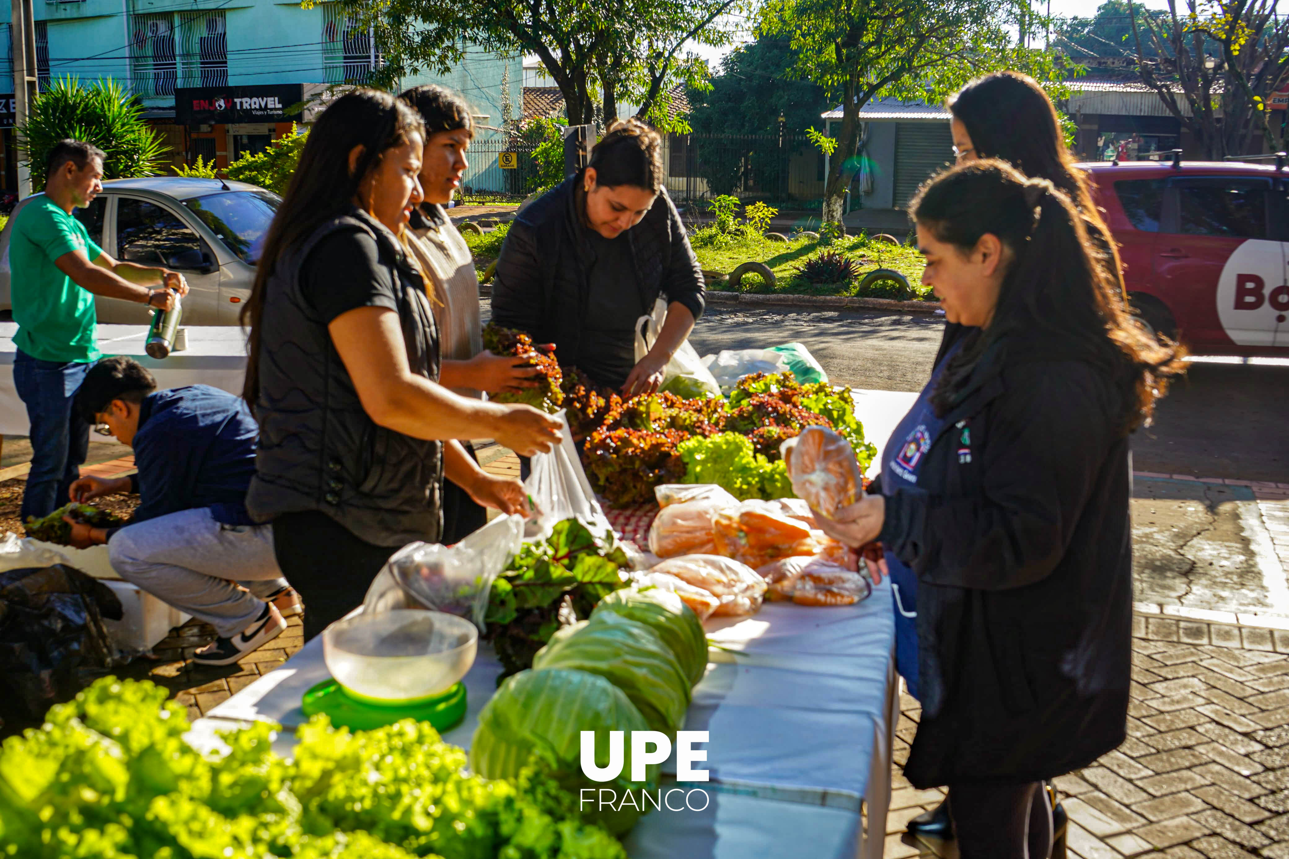 Feria Hortícola en la UPE Franco: Estudiantes de Agronomía ofrecen sus cultivos