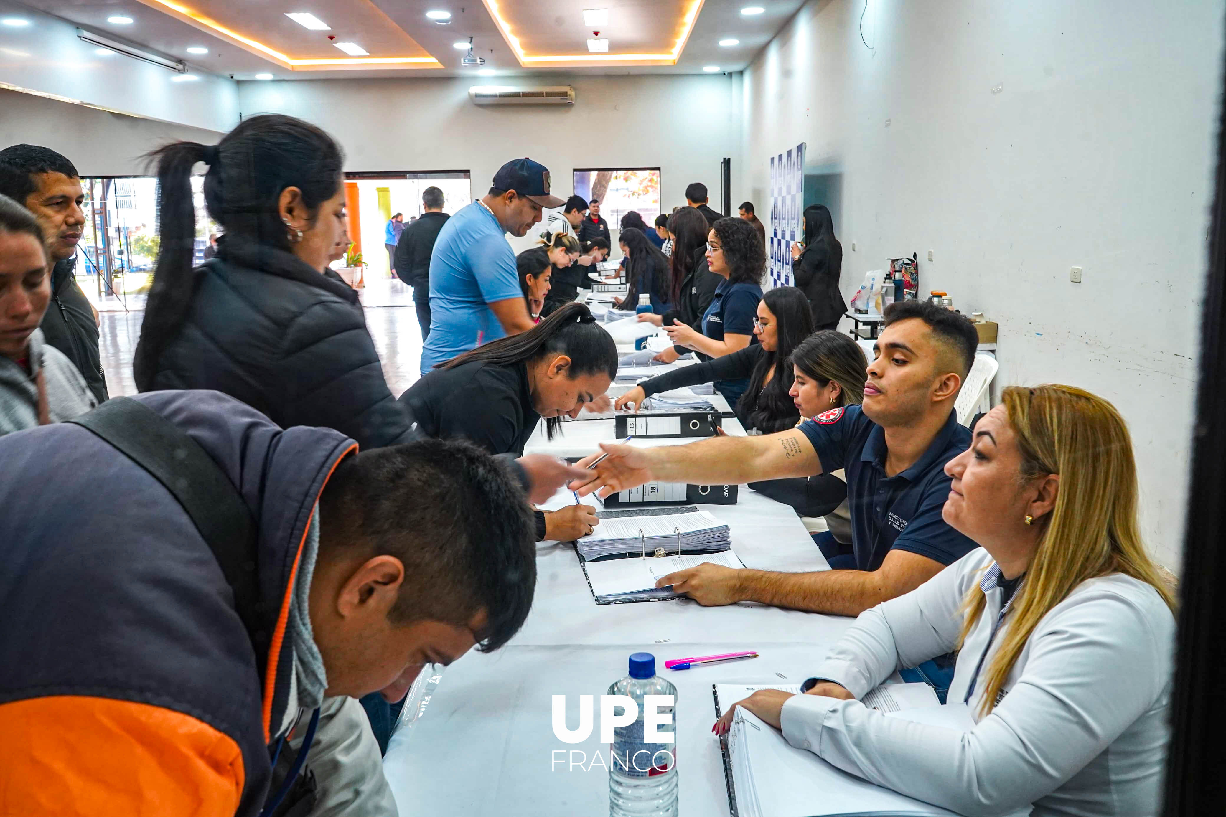 Firma de contratos para la Décima Región Sanitaria - Alto Paraná en la UPE FRANCO