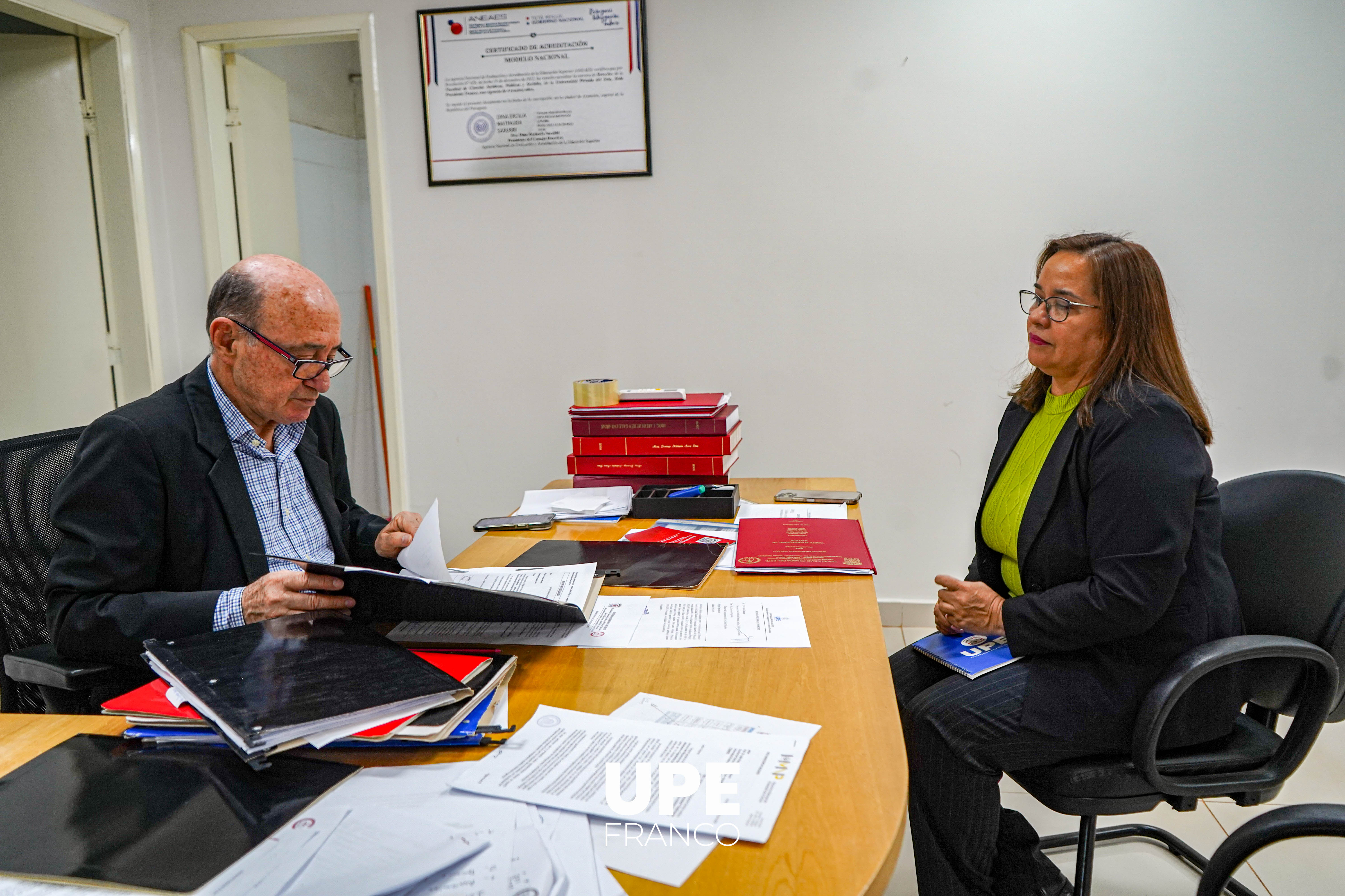 CONCURSO DE TÍTULOS, MÉRITOS Y APTITUDES: Entrevistas con postulantes a cátedras de Derecho