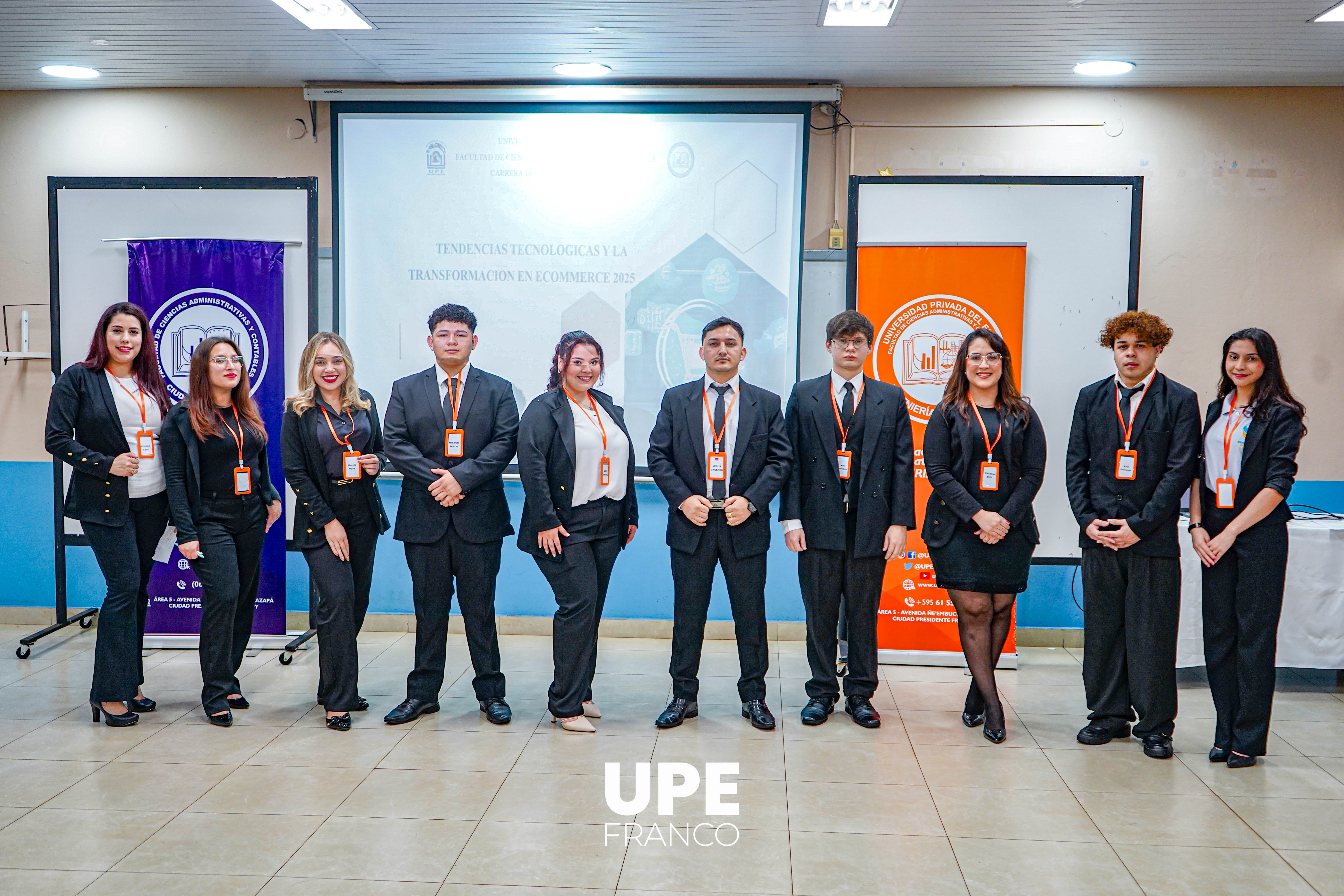 Estudiantes de Ingeniería Comercial culminan su presentación oral de Metodología de la Investigación
