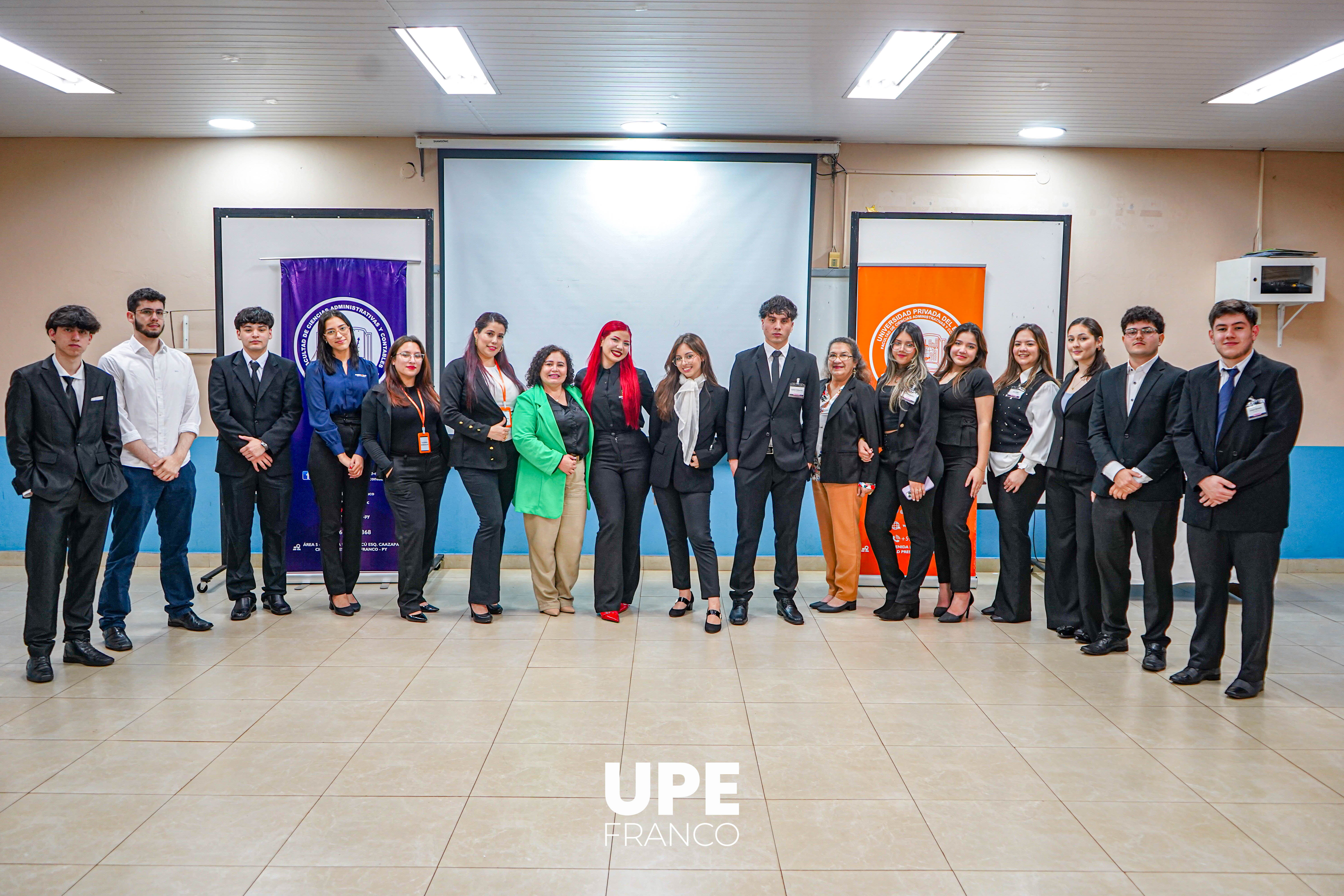 Estudiantes de Ingeniería Comercial culminan su presentación oral de Metodología de la Investigación