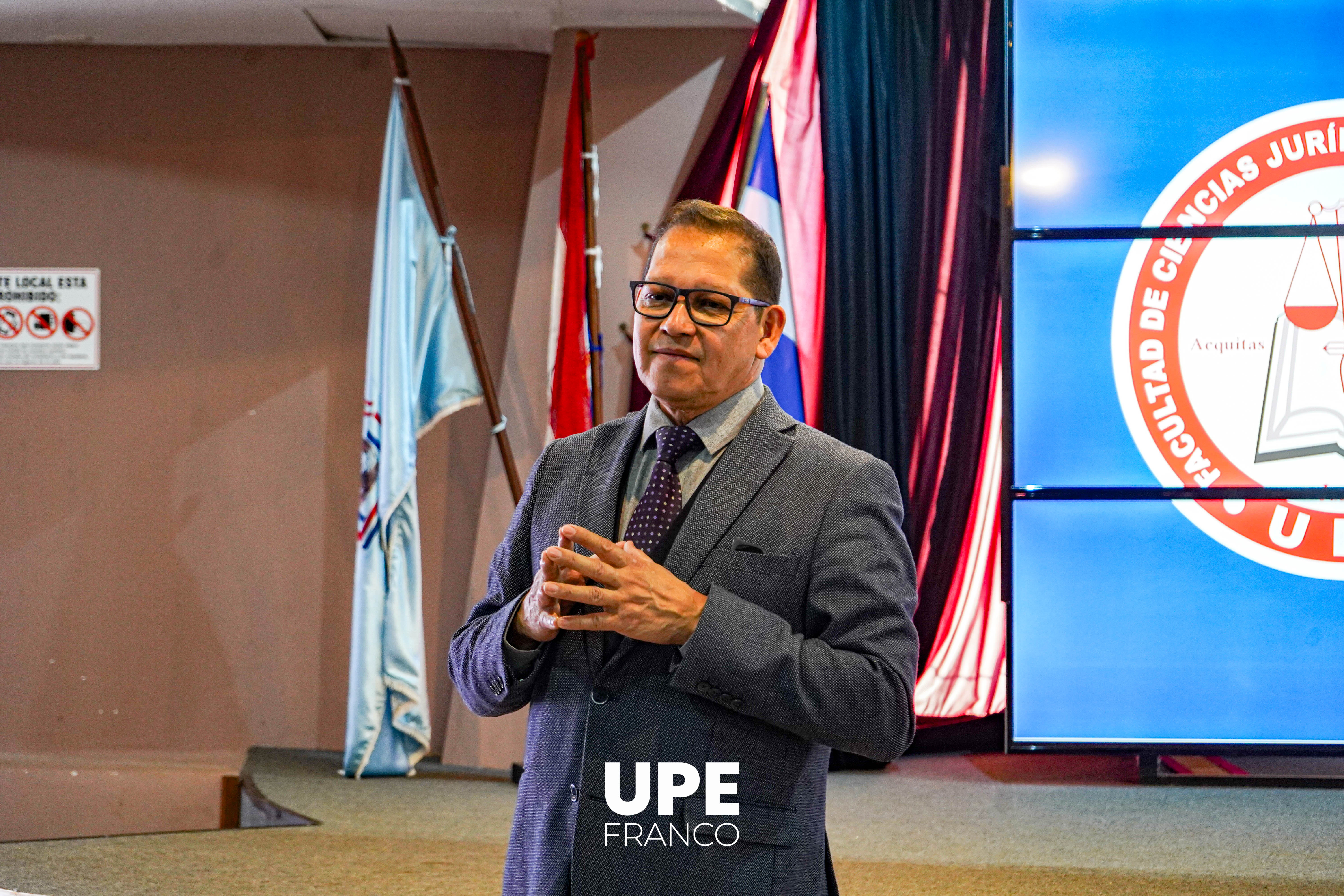 Examen Final de Oratoria I: Estudiantes de Derecho fortalecen sus habilidades comunicacionales