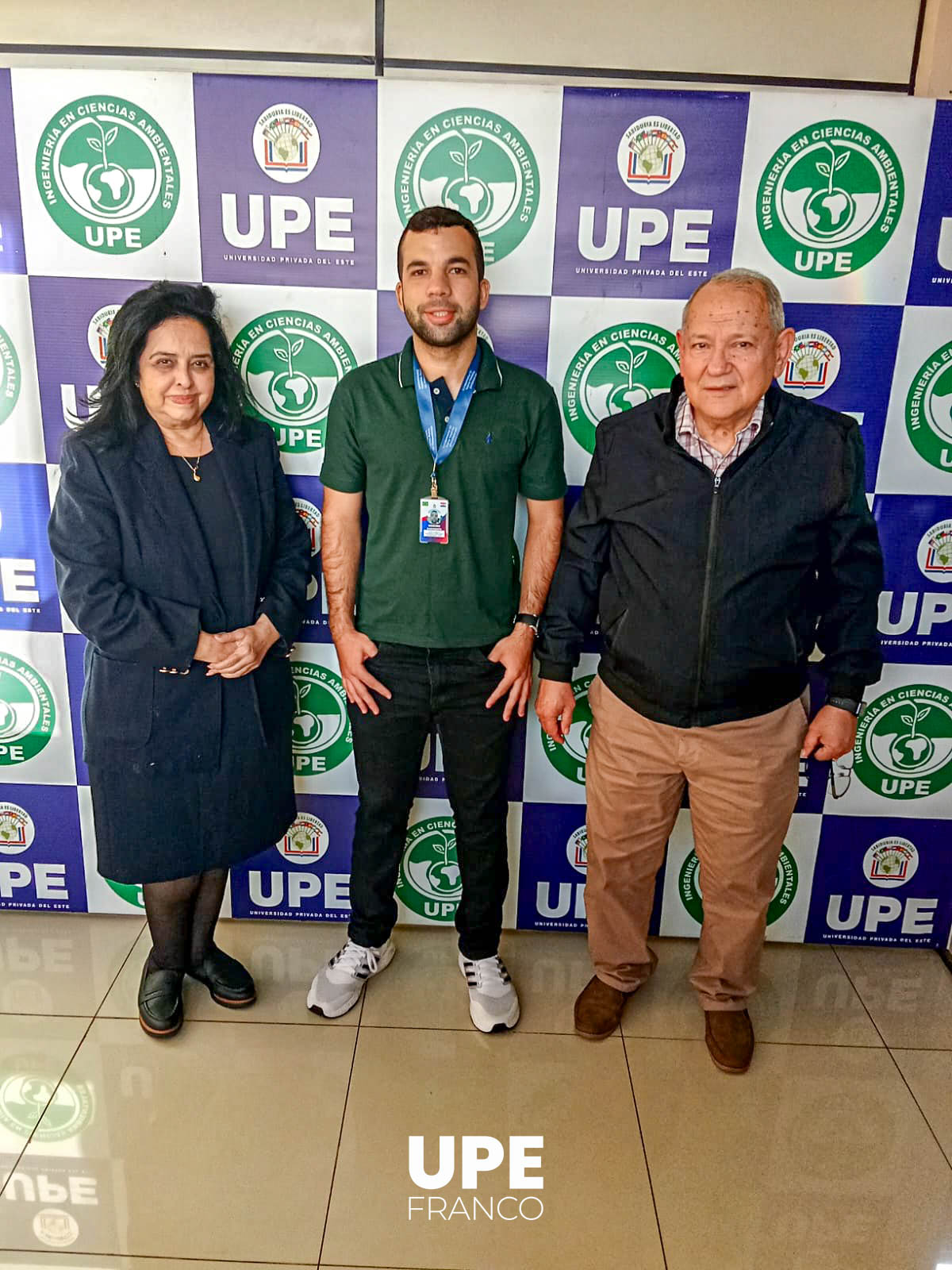 Bienvenida al estudiante Jeferson de Macedo Nascimiento por parte de la decana Mg. Mabel López
