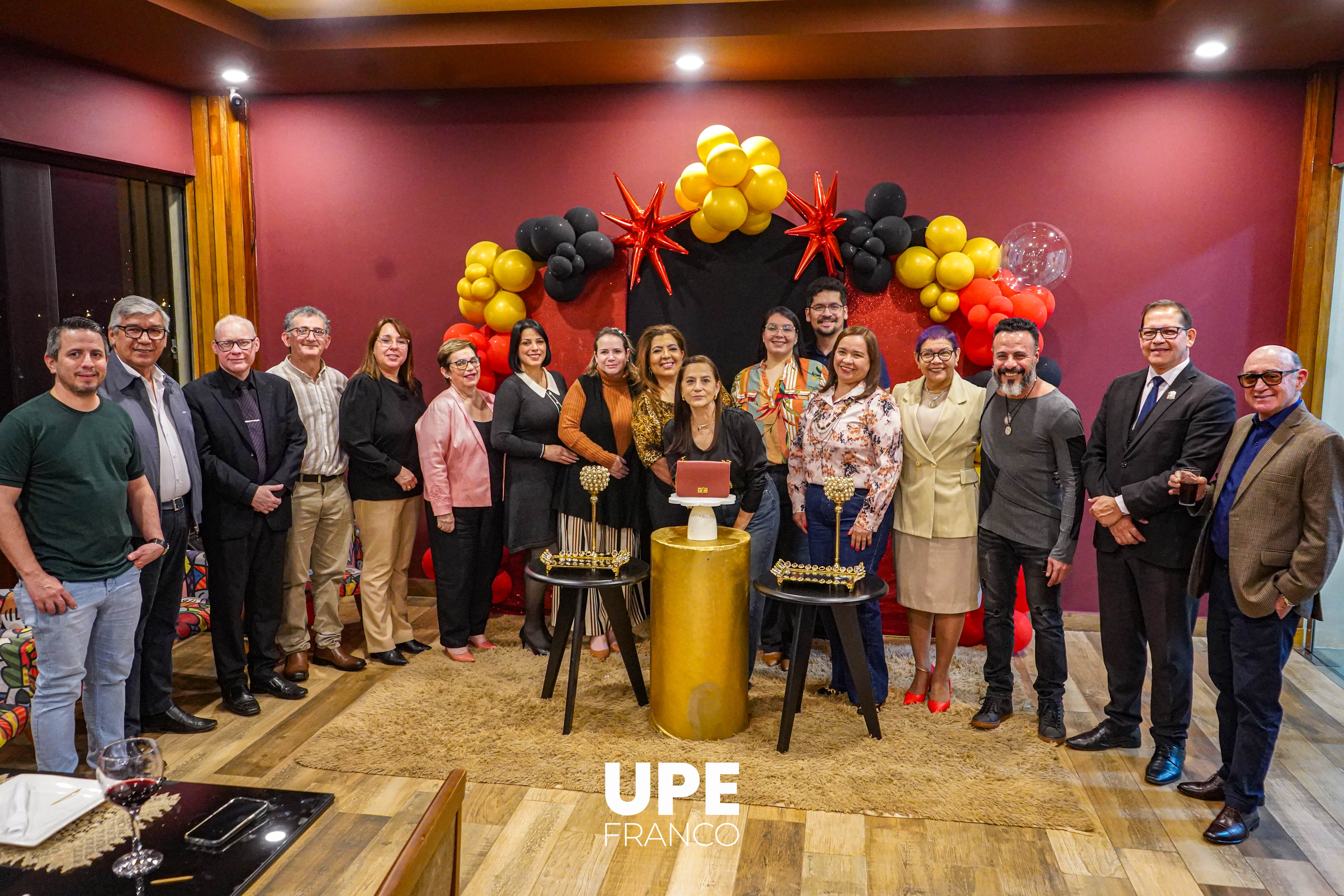 Docentes y autoridades de Derecho UPE celebran el Día del Abogado y de la Amistad