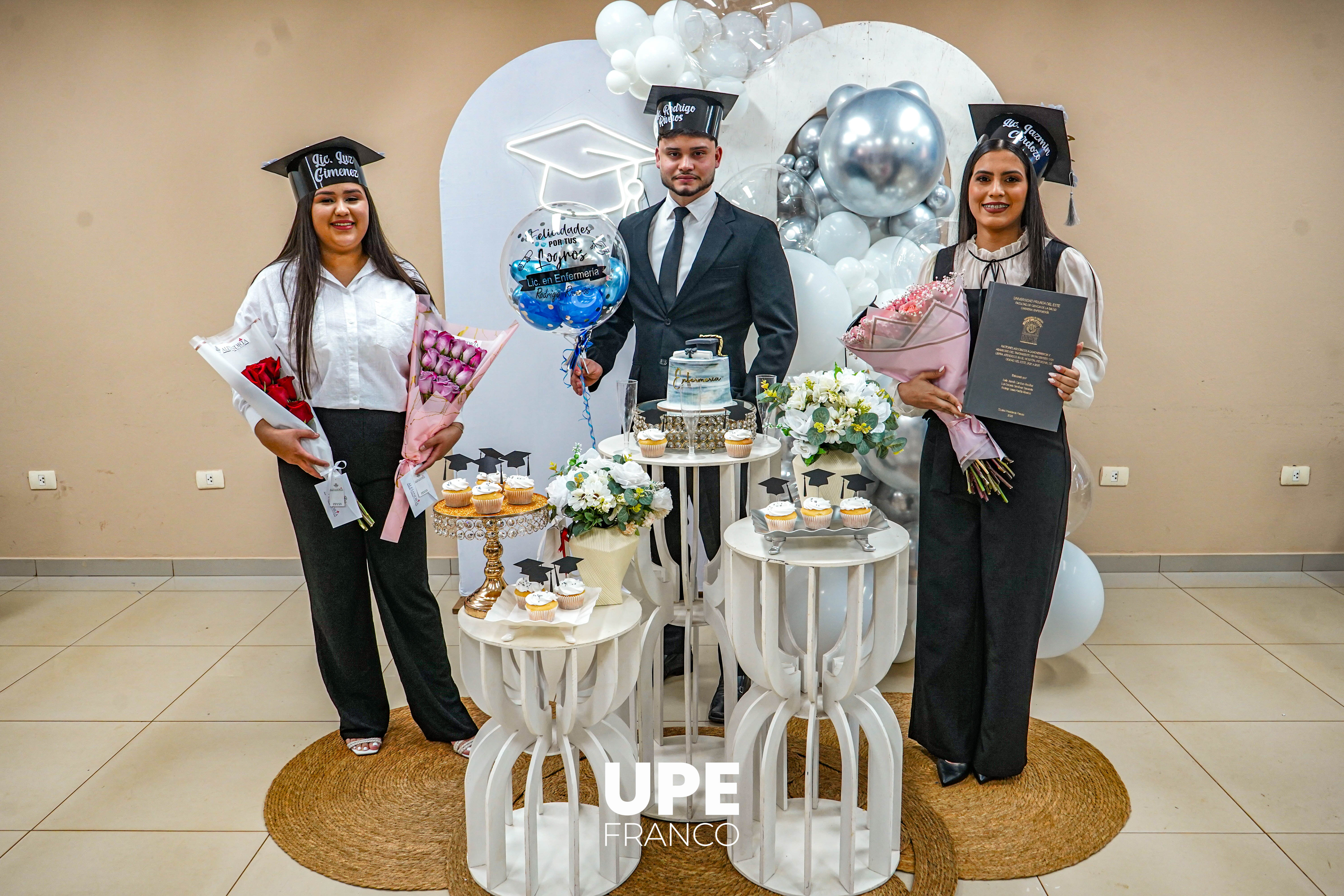 Nuevos egresados de Enfermería UPE: Estudiantes defienden con éxito su Trabajo Final de Grado