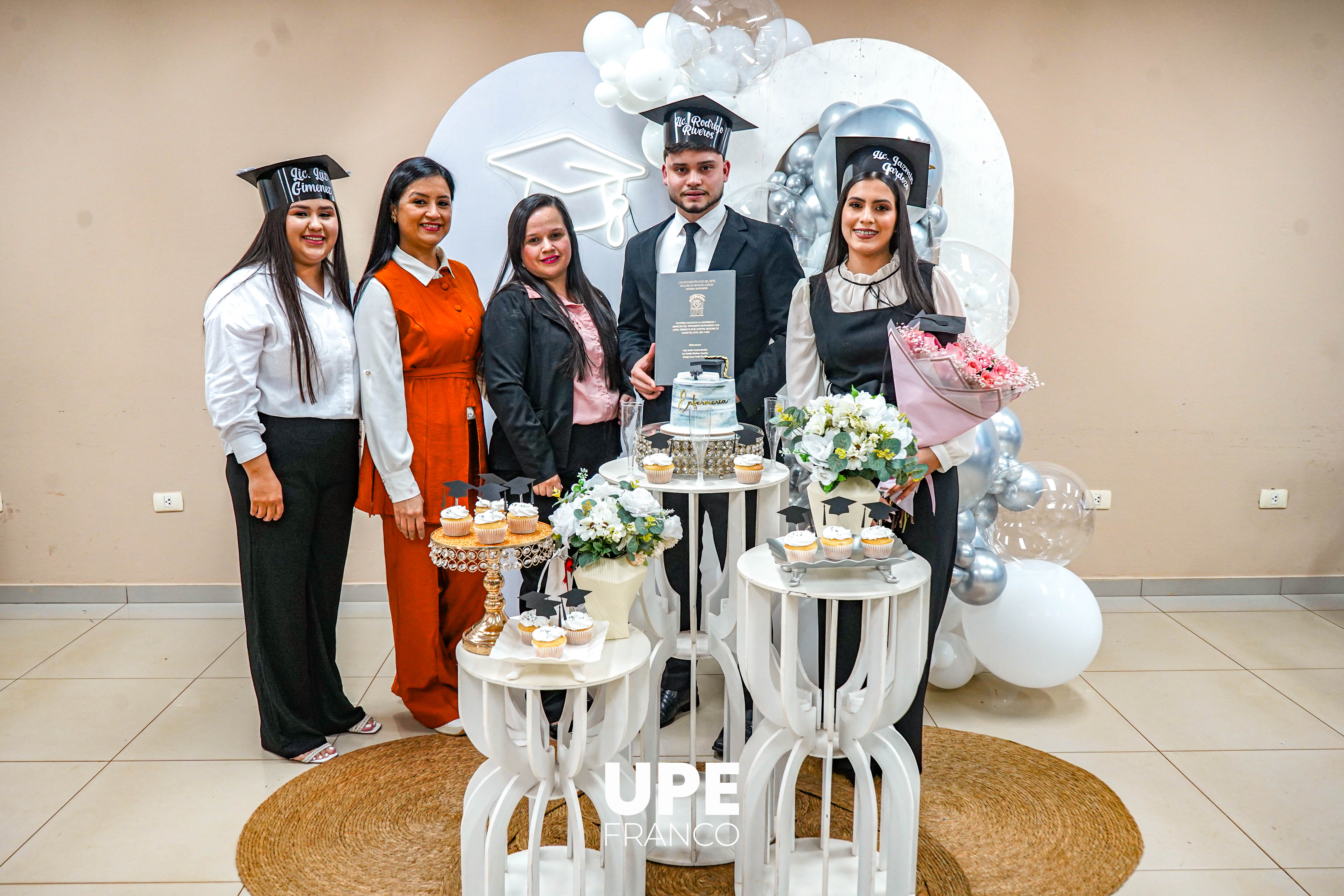 Nuevos egresados de Enfermería UPE: Estudiantes defienden con éxito su Trabajo Final de Grado