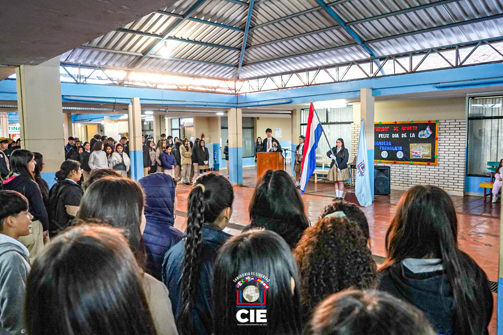 Juramento a la Bandera: Estudiantes del CIE honran los símbolos patrios