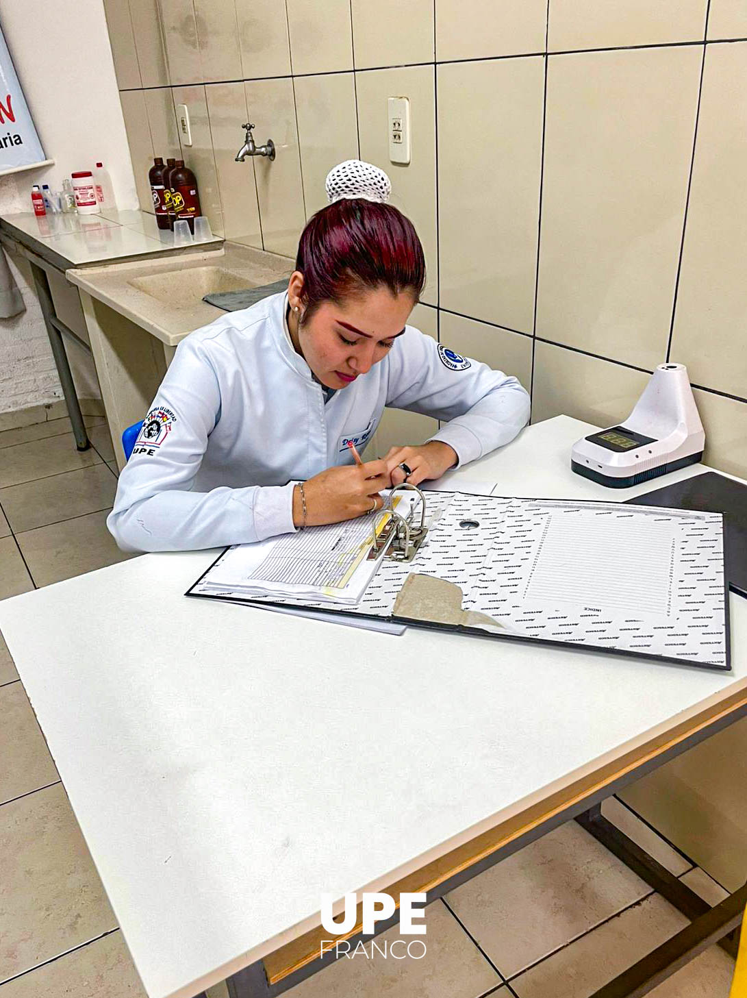 Estudiantes de Enfermería UPE realizan prácticas en el Colegio Redentor