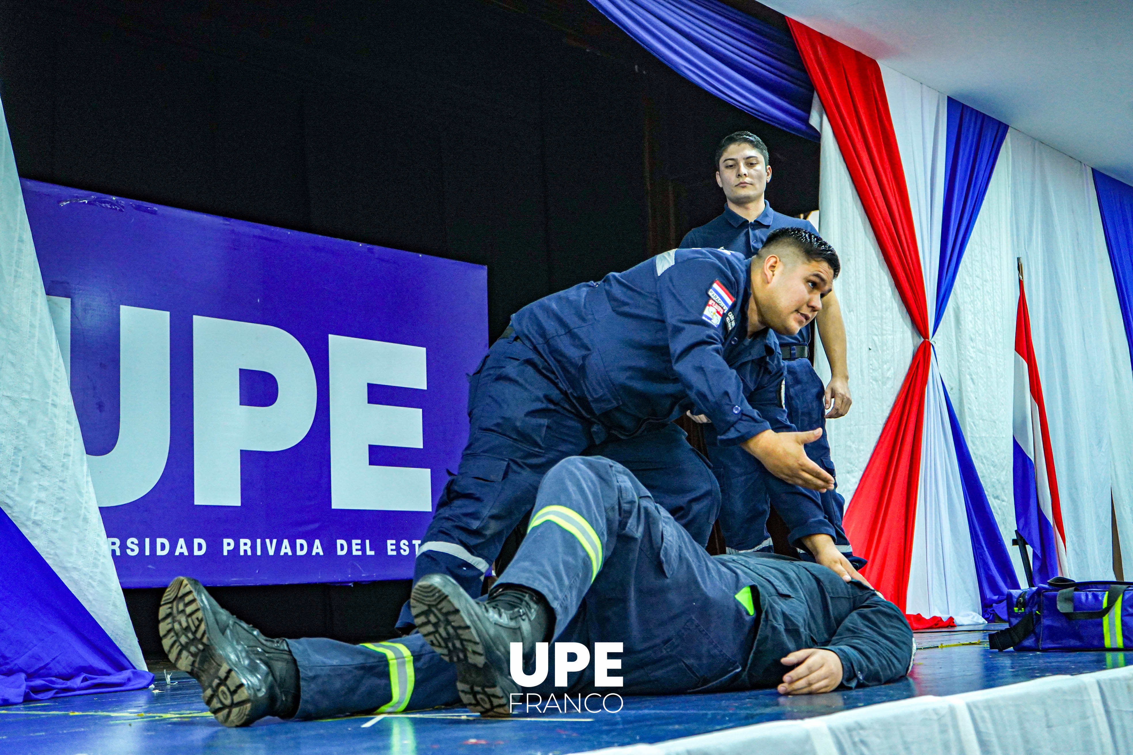 Primeros Auxilios: Bomberos Voluntarios capacitan a estudiantes de Derecho UPE