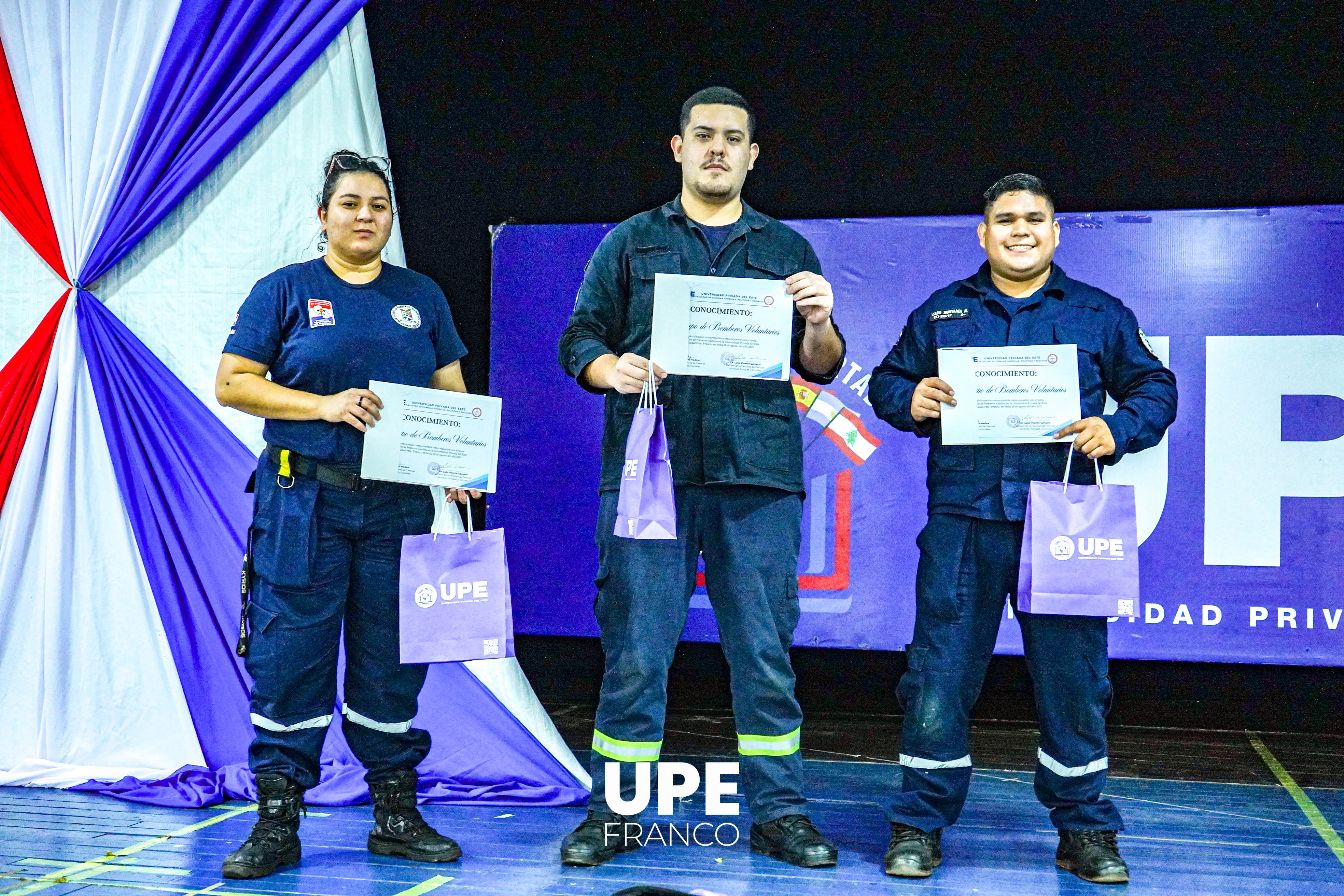 Primeros Auxilios: Bomberos Voluntarios capacitan a estudiantes de Derecho UPE