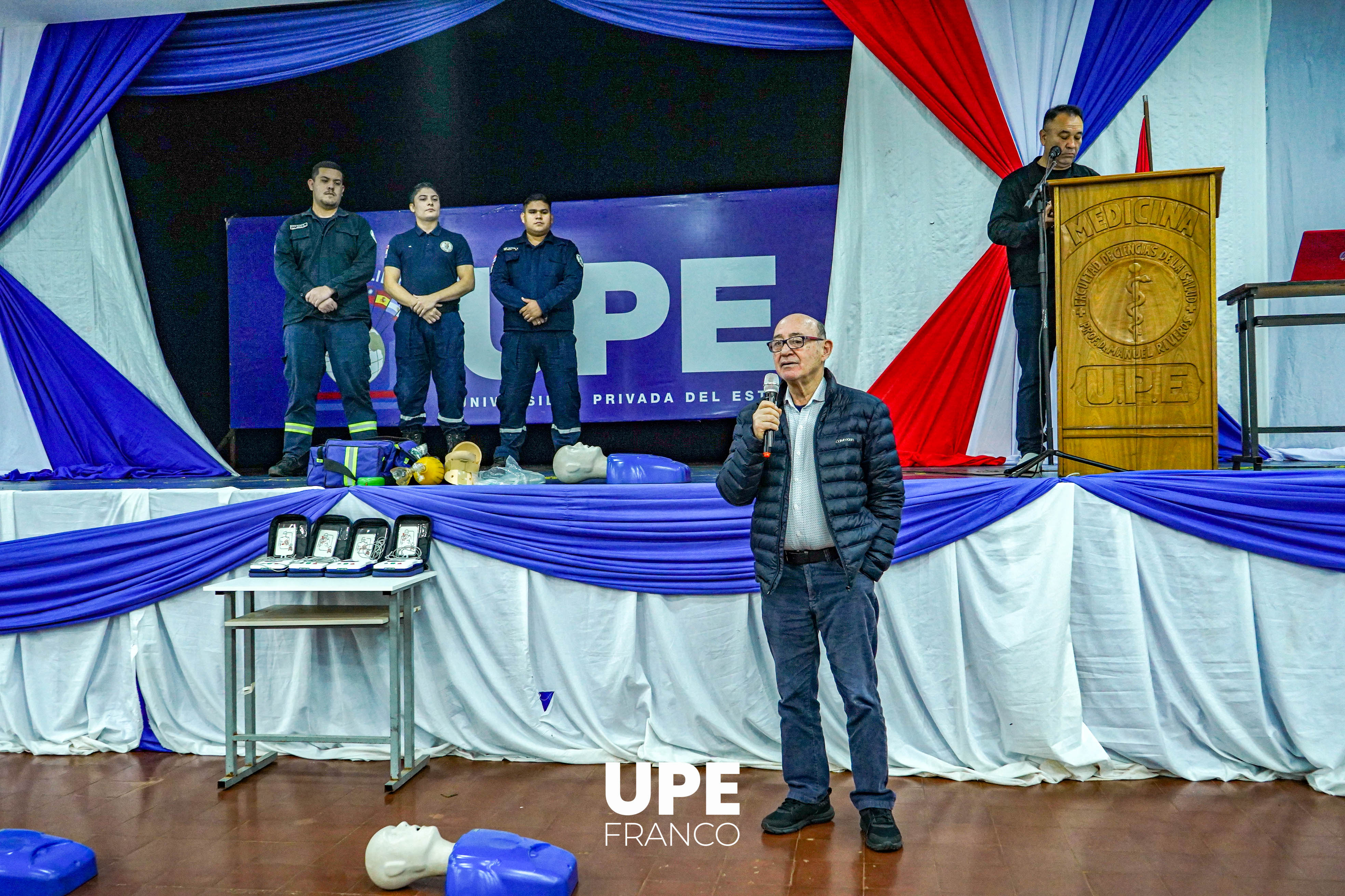 Primeros Auxilios: Bomberos Voluntarios capacitan a estudiantes de Derecho UPE