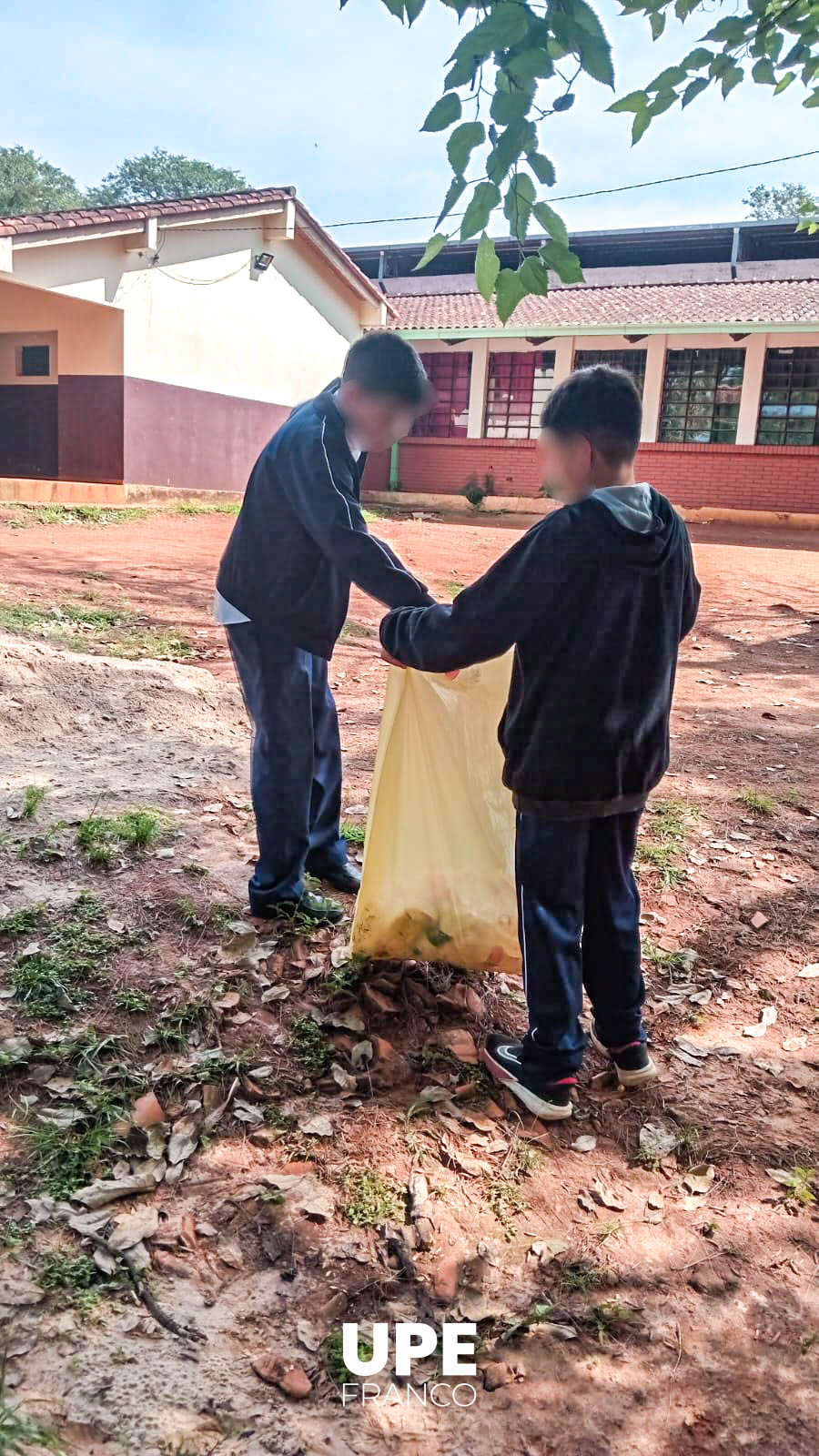 Escuela libre de criaderos de mosquitos: Minga Ambiental en la Escuela San Pedro Apóstol
