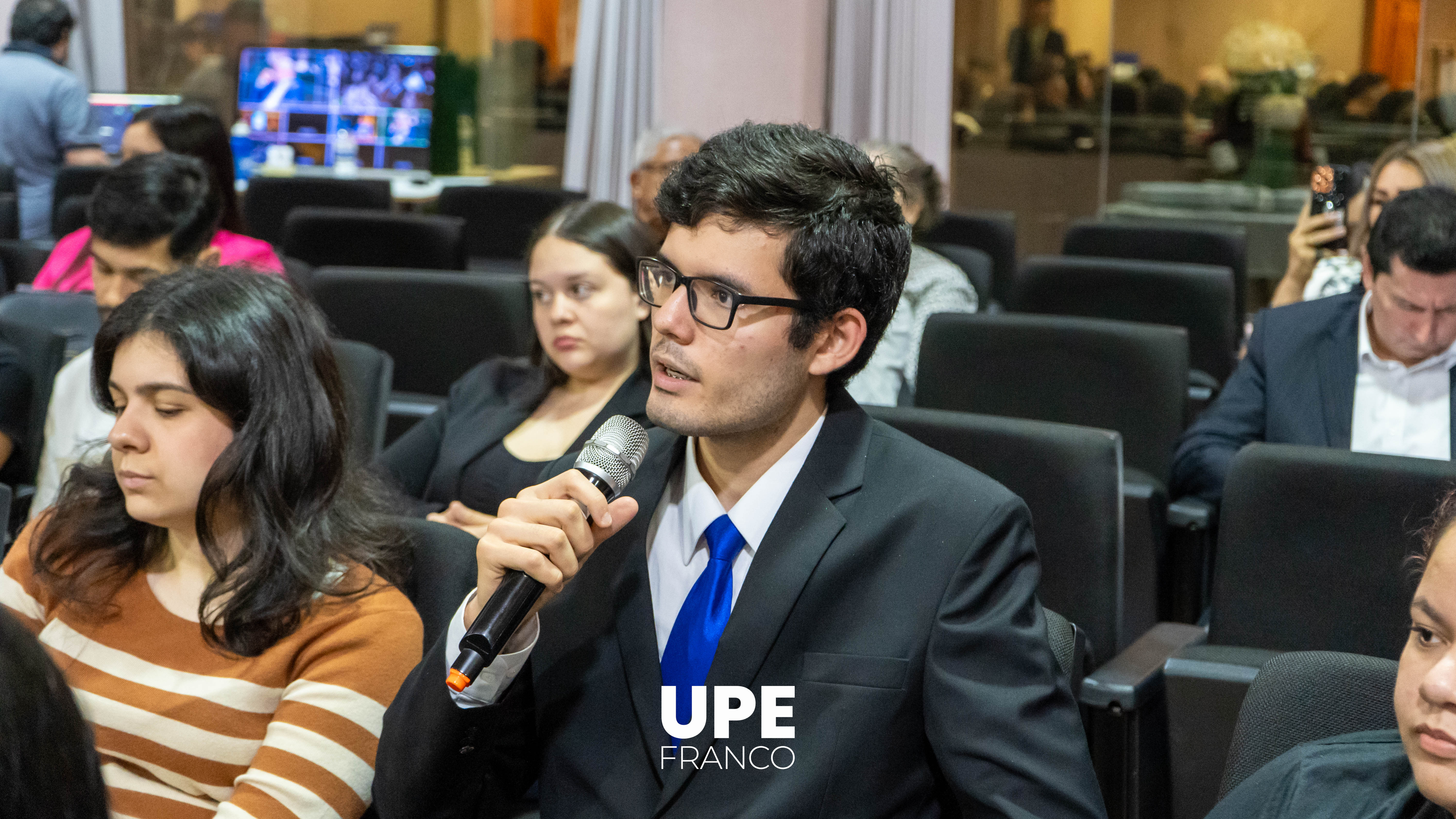Concluye con éxito la Conferencia Magistral y Coloquio Abierto en la UPE FRANCO