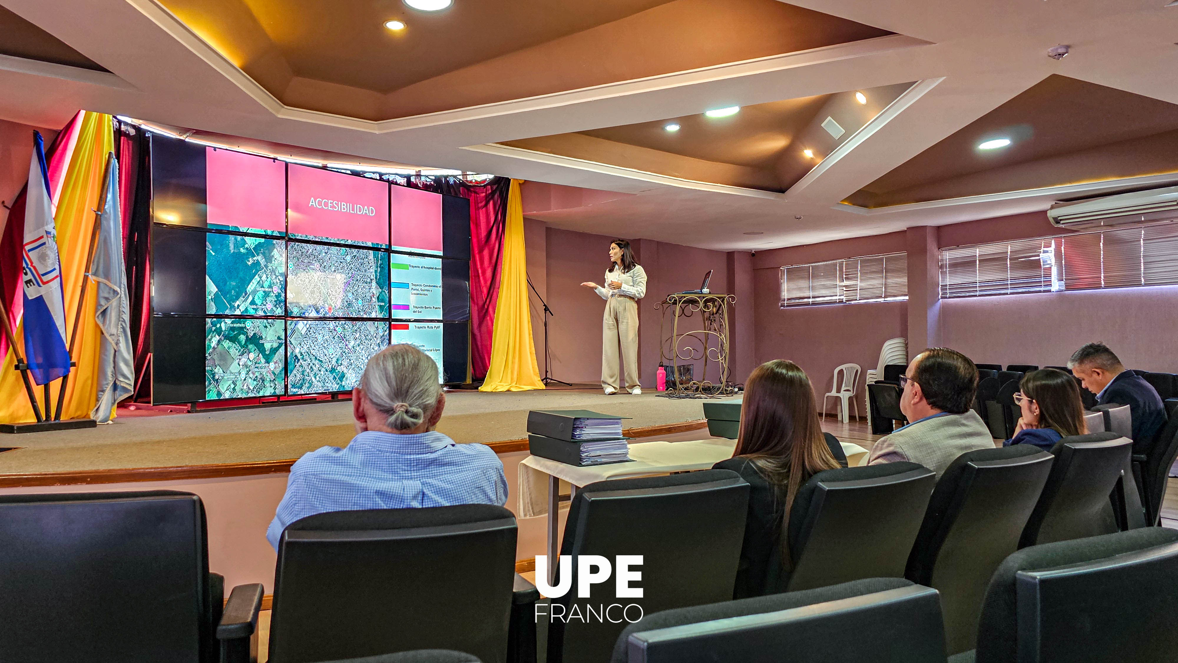 “Proyecto para la Terminal de Ómnibus de la Ciudad de Hernandarias”: Defensa de TFG en Arquitectura UPE