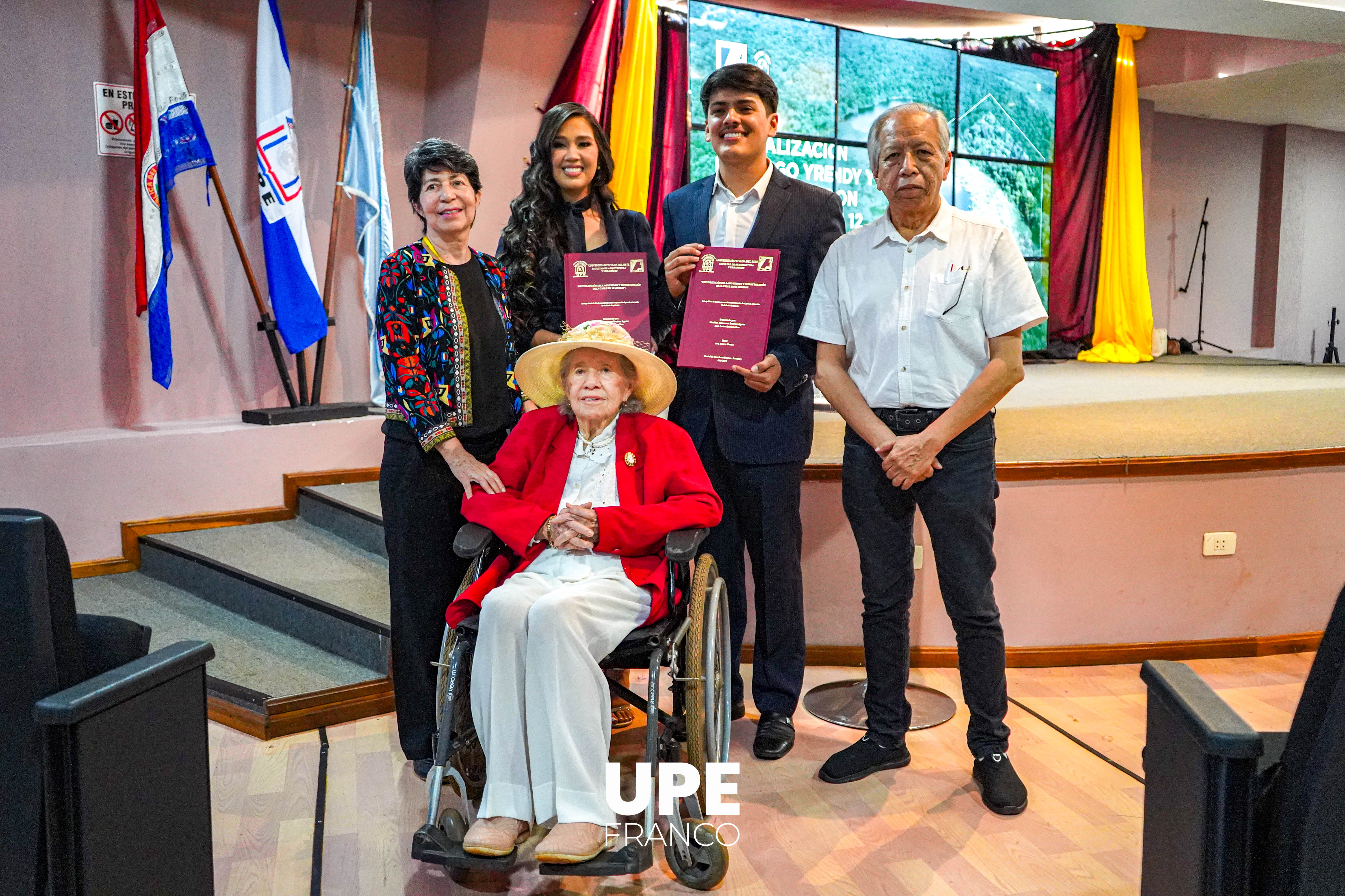 “Revitalización del Lago Yrendy y estructuración de la calle km 12 Monday”: Defensa de TFG en Arquitectura y Urbanismo