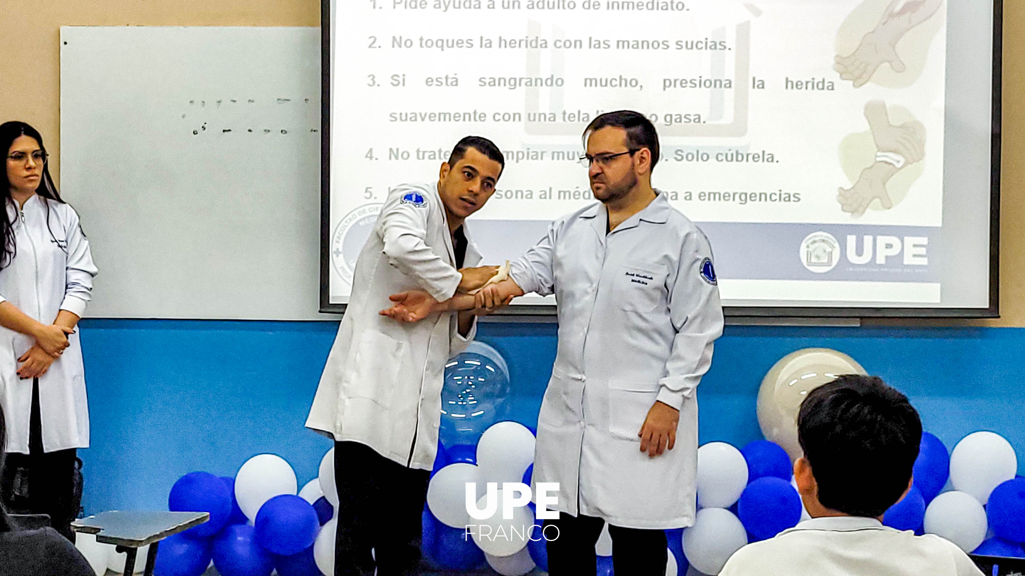 Estudiantes de Medicina UPE realizan Taller de Primeros Auxilios