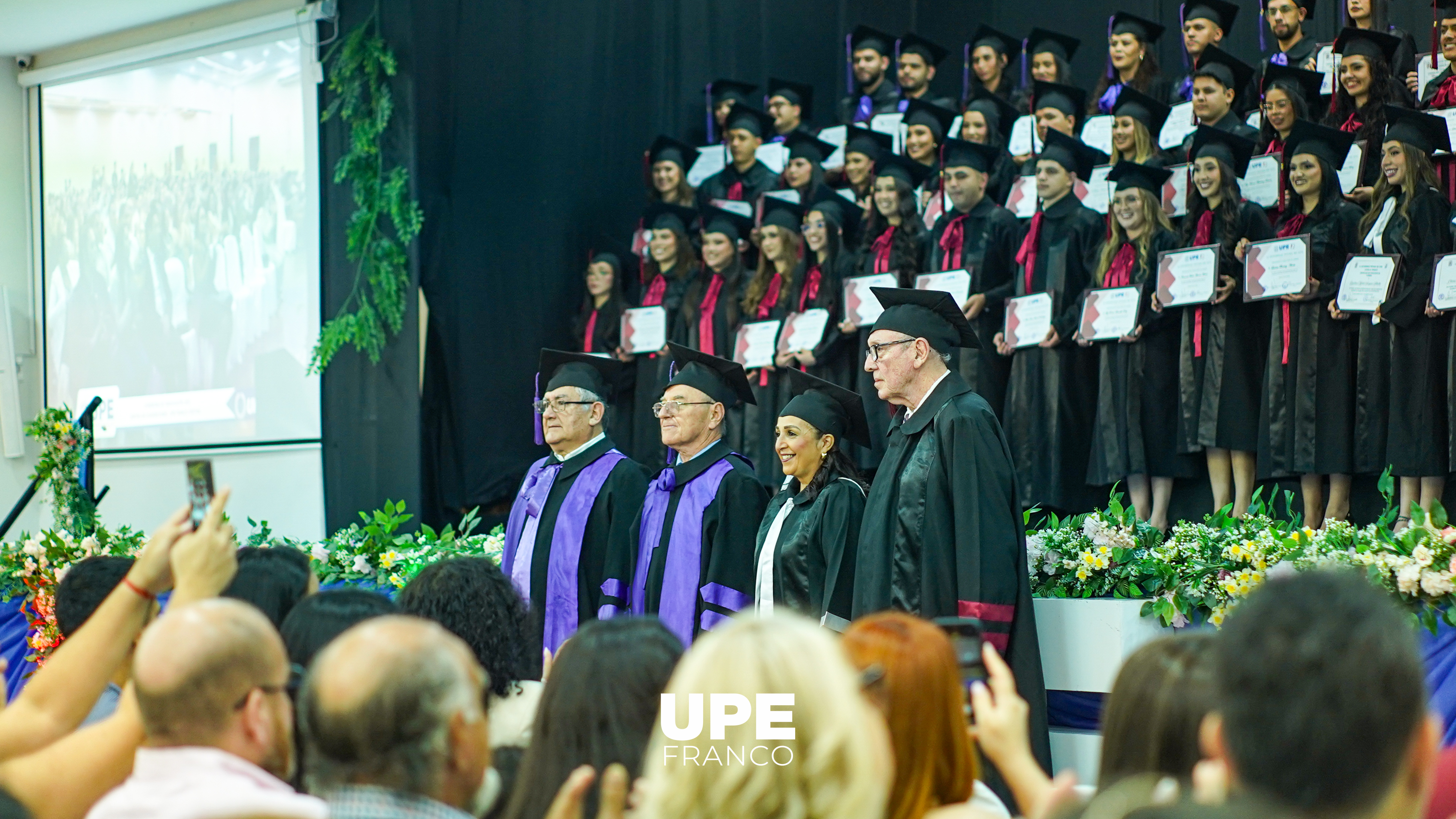 Ceremonia de Graduación: UPE, sede Presidente Franco y Filial Minga Guazú