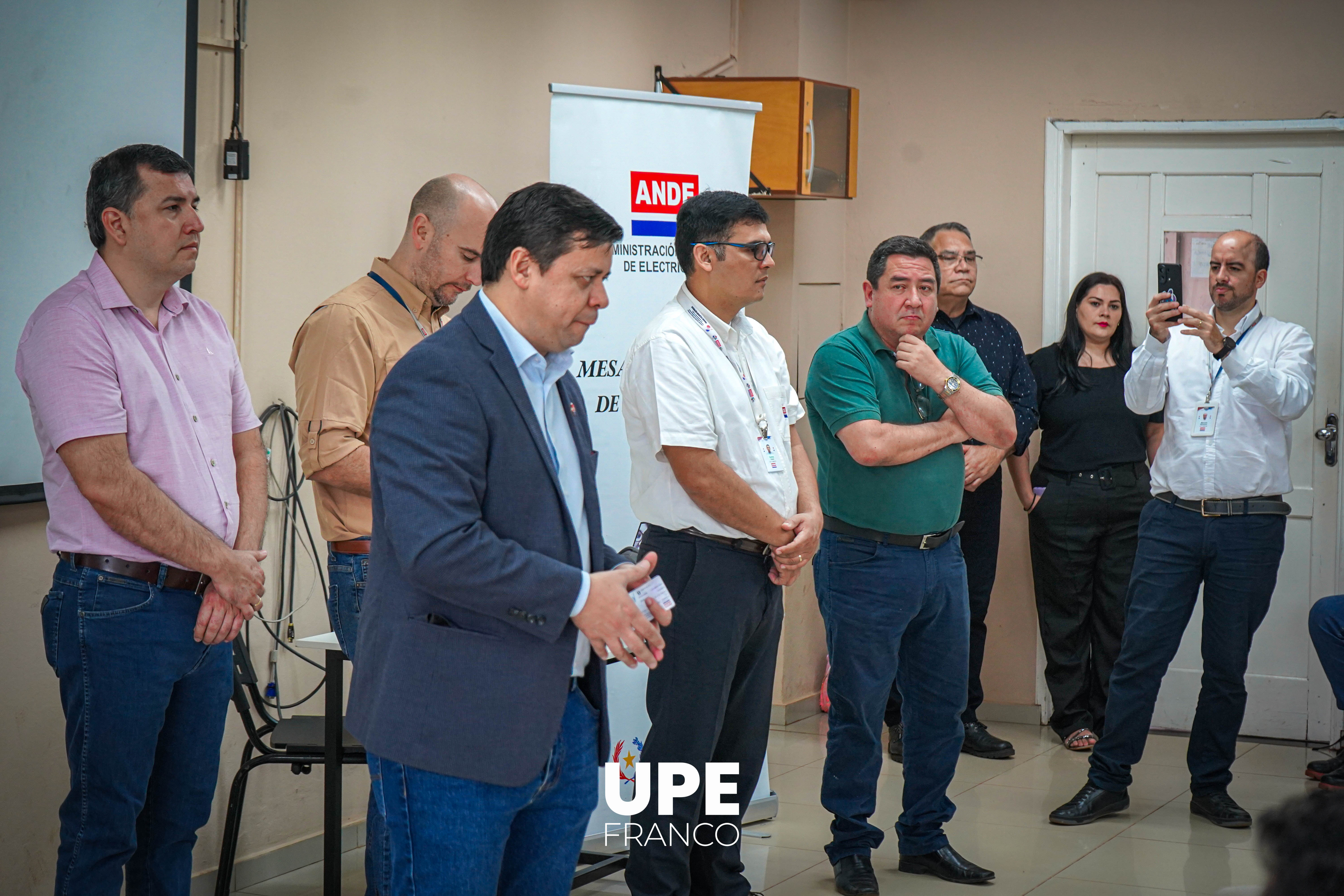 Mesa Examinadora de la ANDE en la UPE FRANCO: Evaluación para postulantes a la obtención del Carnet de Electricista