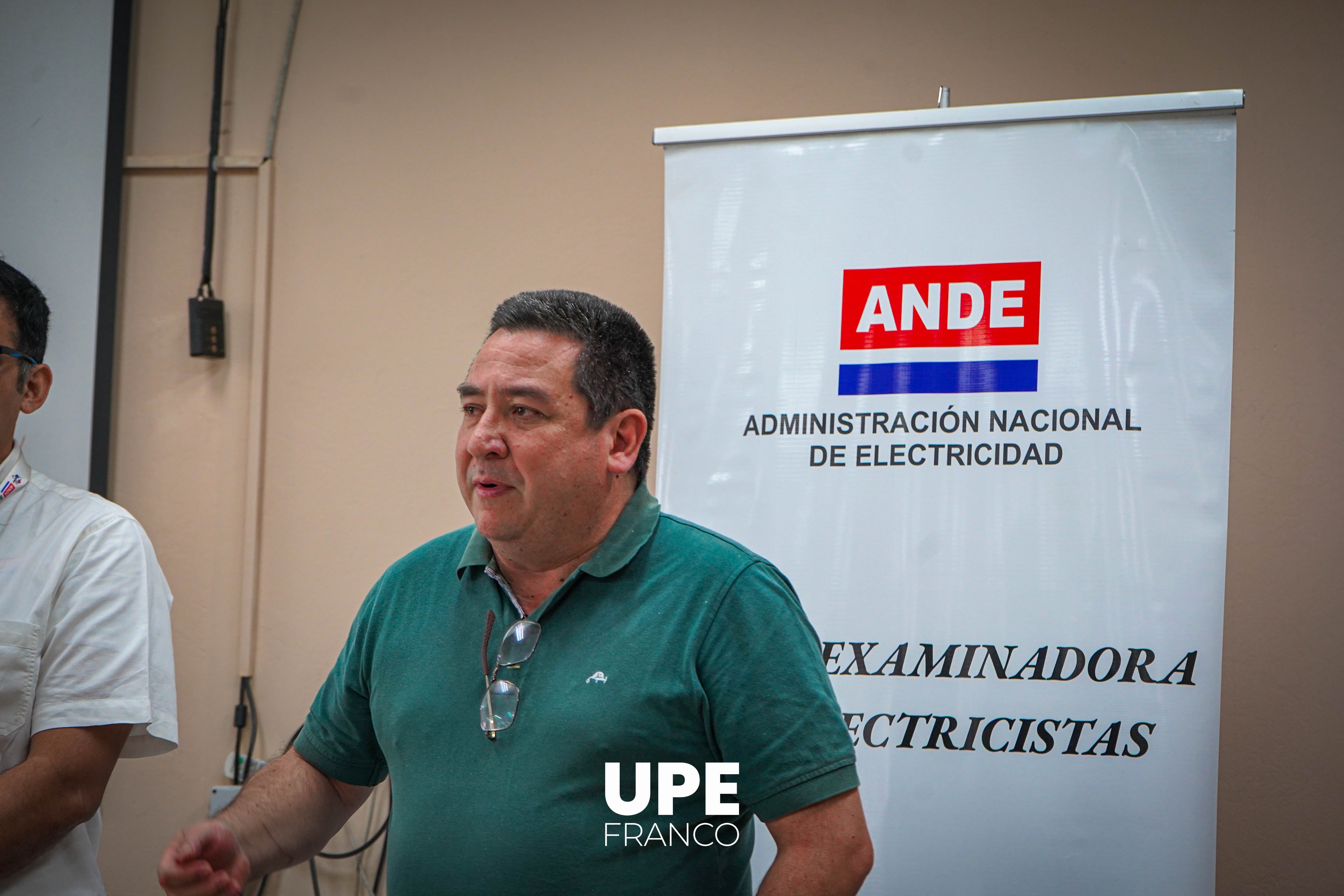 Mesa Examinadora de la ANDE en la UPE FRANCO: Evaluación para postulantes a la obtención del Carnet de Electricista