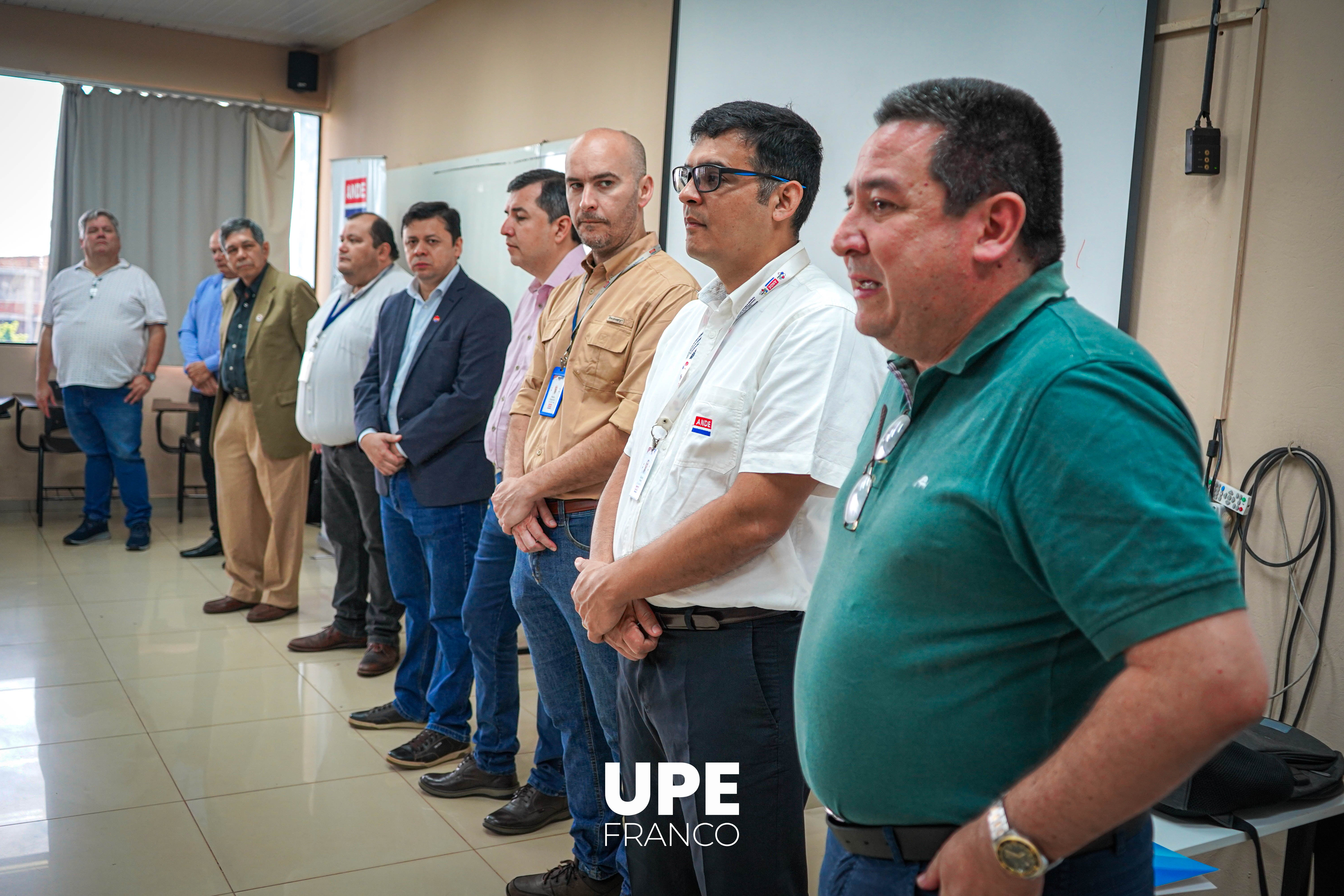 Mesa Examinadora de la ANDE en la UPE FRANCO: Evaluación para postulantes a la obtención del Carnet de Electricista