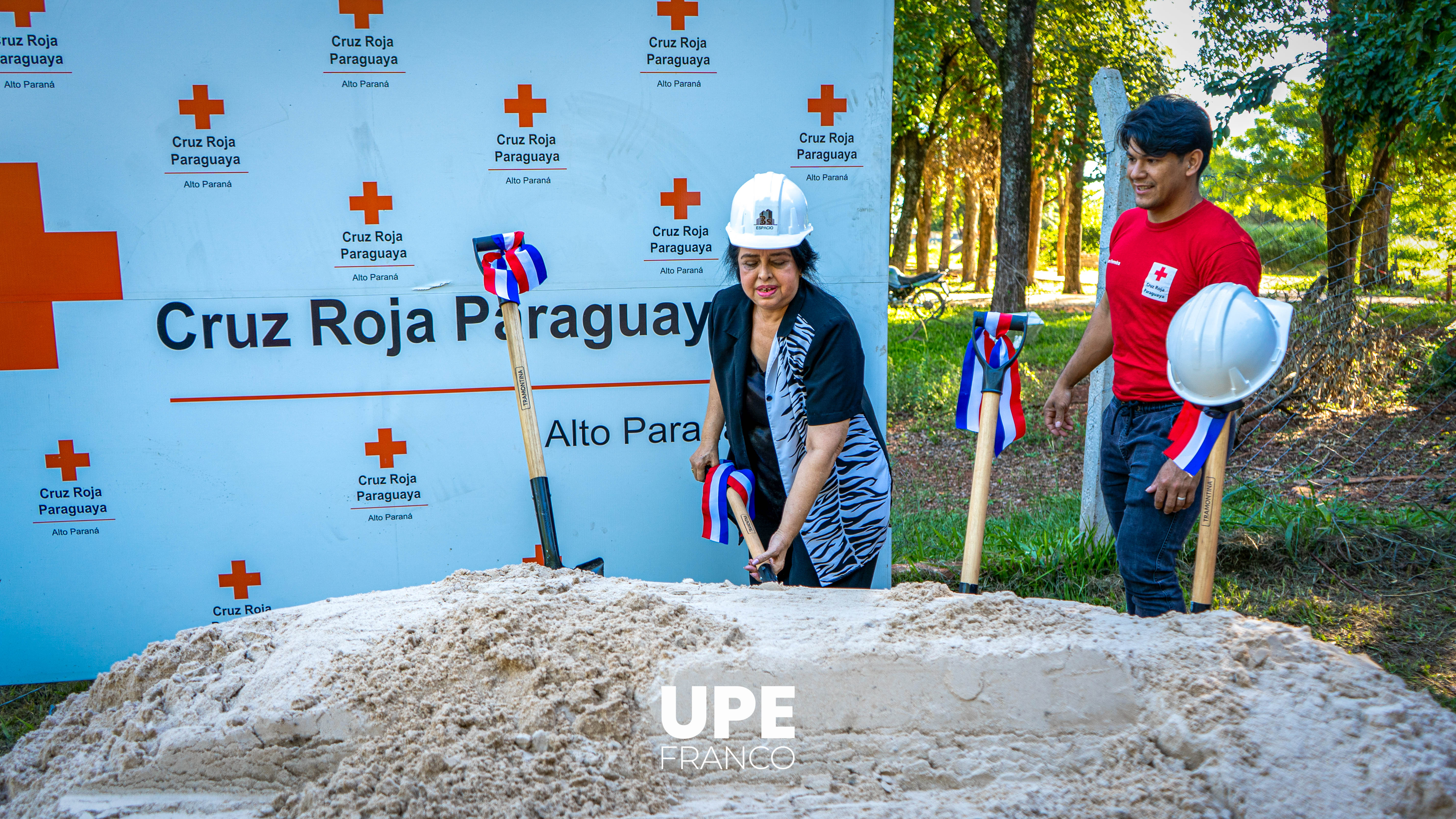 Palada del nuevo local de la Cruz Roja Paraguaya y entrega de reconocimiento a la decana Mabel López
