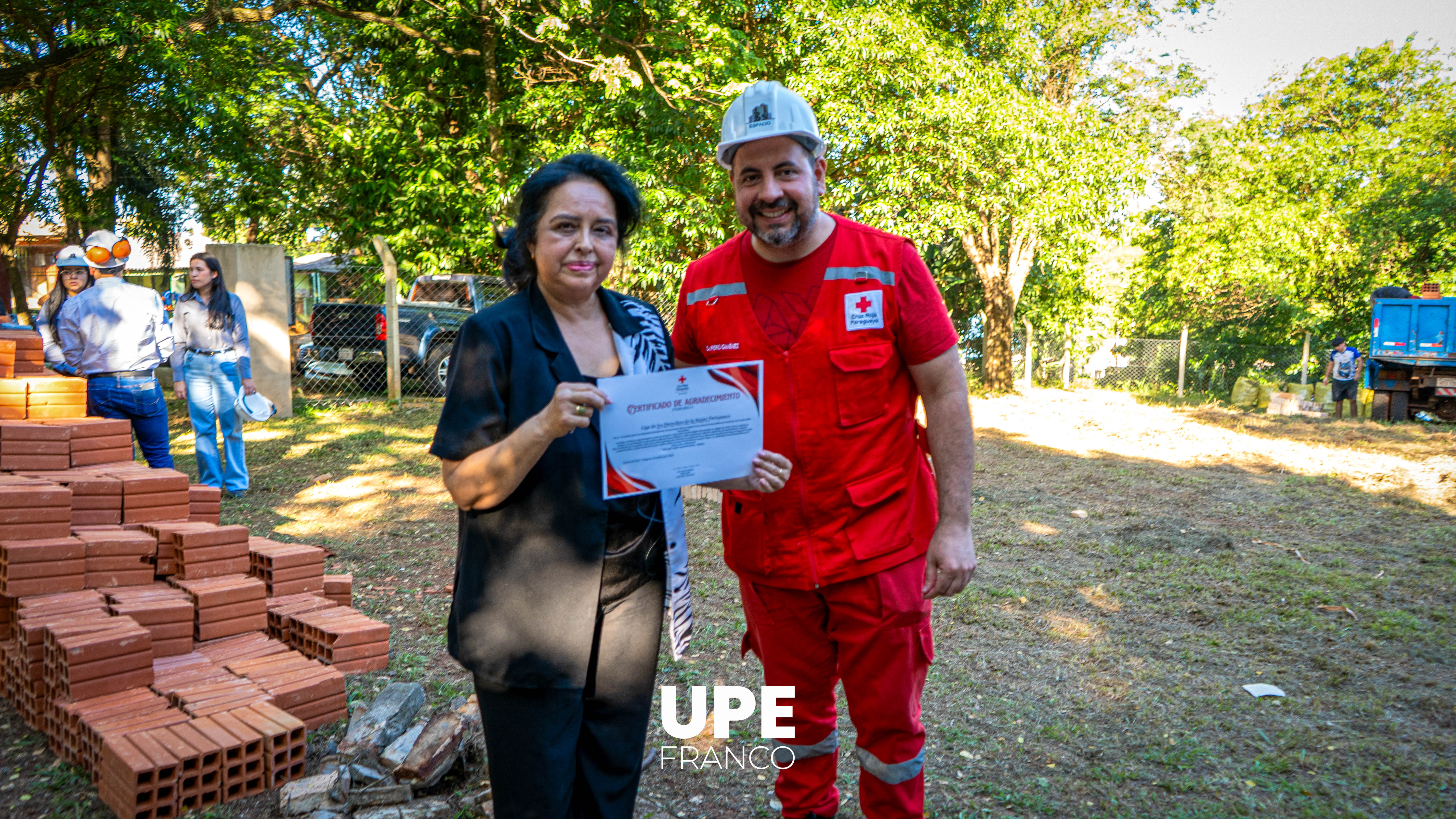 Palada del nuevo local de la Cruz Roja Paraguaya y entrega de reconocimiento a la decana Mabel López