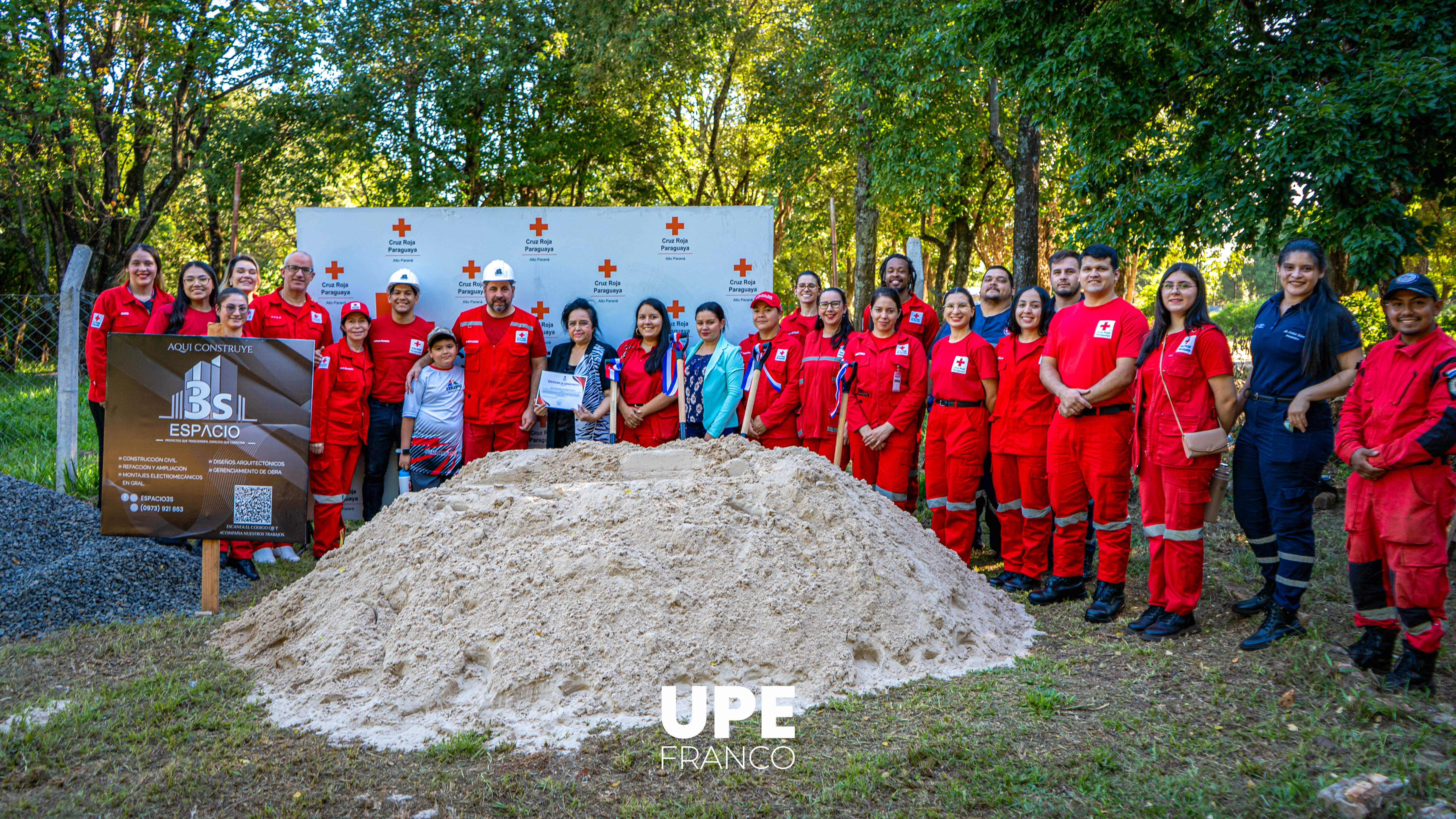 Palada del nuevo local de la Cruz Roja Paraguaya y entrega de reconocimiento a la decana Mabel López