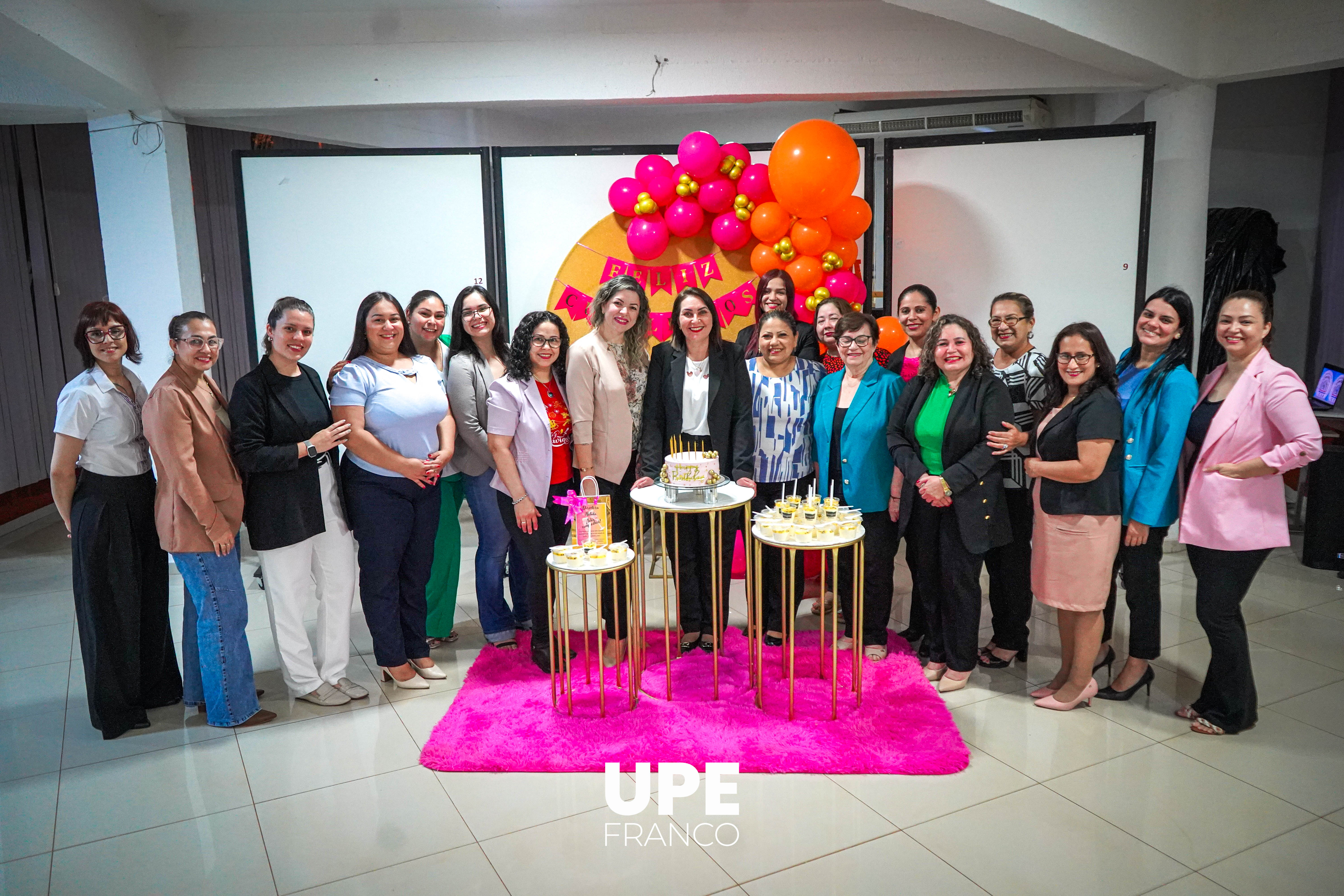 Cumpleaños de la Mag. Nélida Beatriz del Carmen Cappo: Facultad de Ciencias de la Educación y Ciencias Administrativas y Contables
