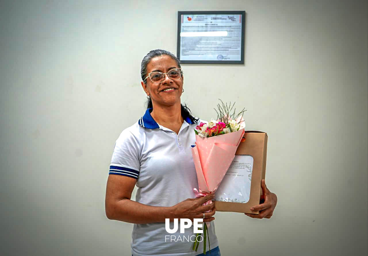 Homenaje a la Lic. Lilian Montiel por 25 años de trayectoria institucional