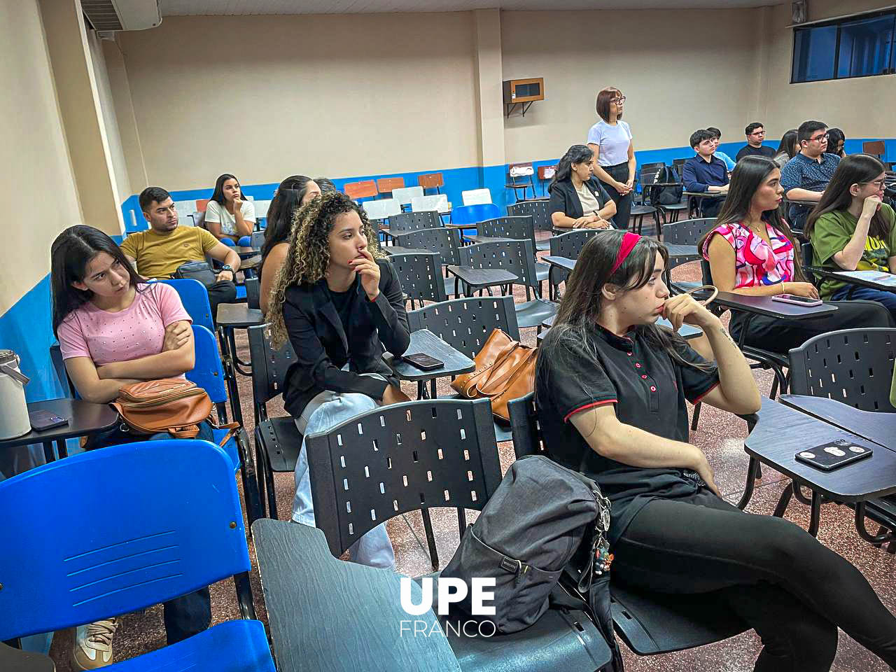 Reunión con estudiantes de Ciencias Administrativas y Contables: Lineamientos del Trabajo Final de Grado