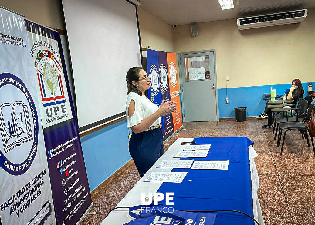 Reunión con estudiantes de Ciencias Administrativas y Contables: Lineamientos del Trabajo Final de Grado