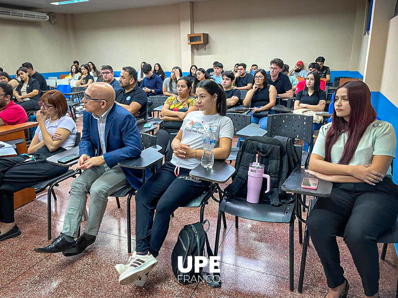 Reunión con estudiantes de Ciencias Administrativas y Contables: Lineamientos del Trabajo Final de Grado