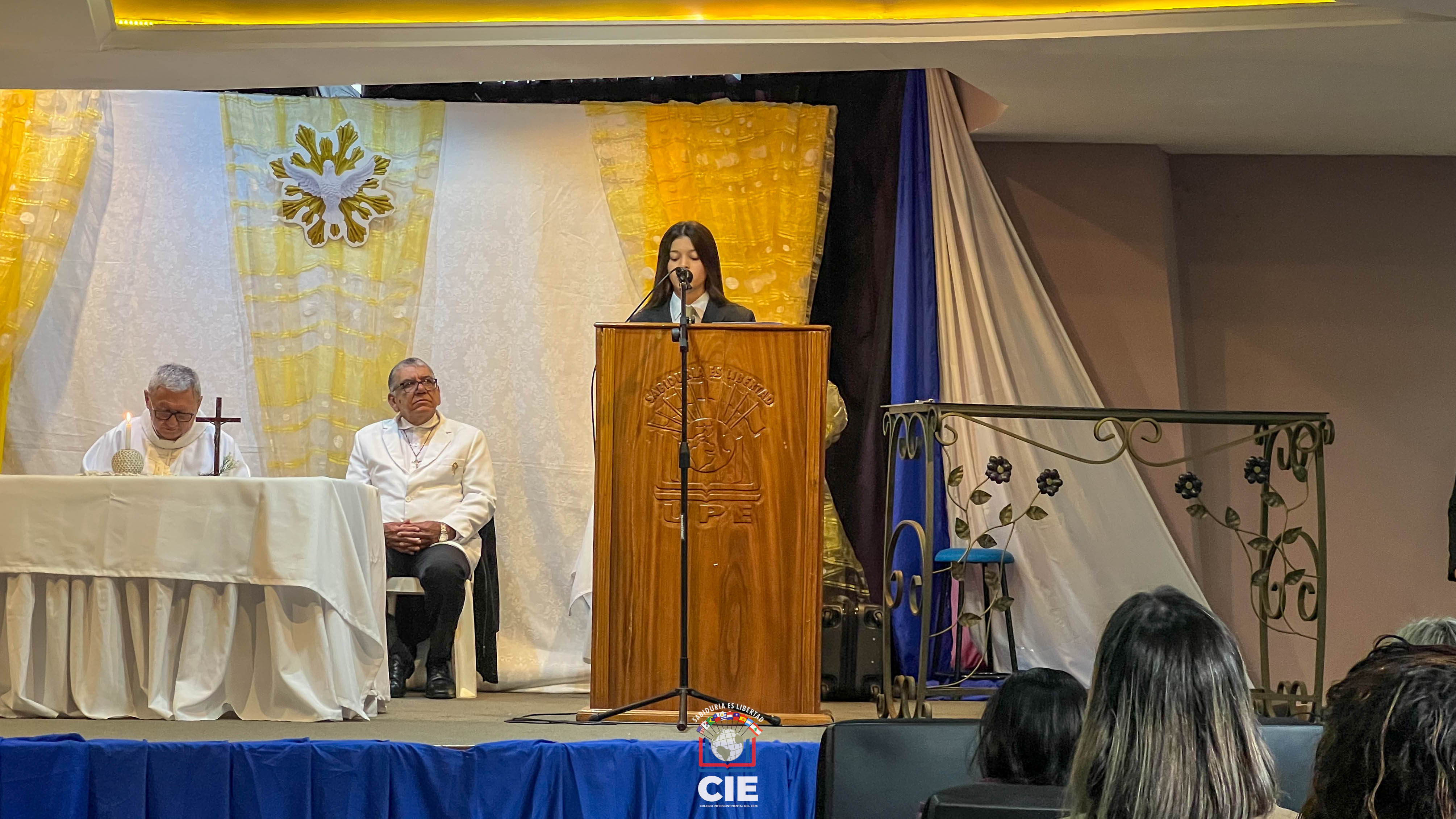 Colegio Intercontinental del Este rindió homenaje a las madres con una jornada de fe, arte y celebración