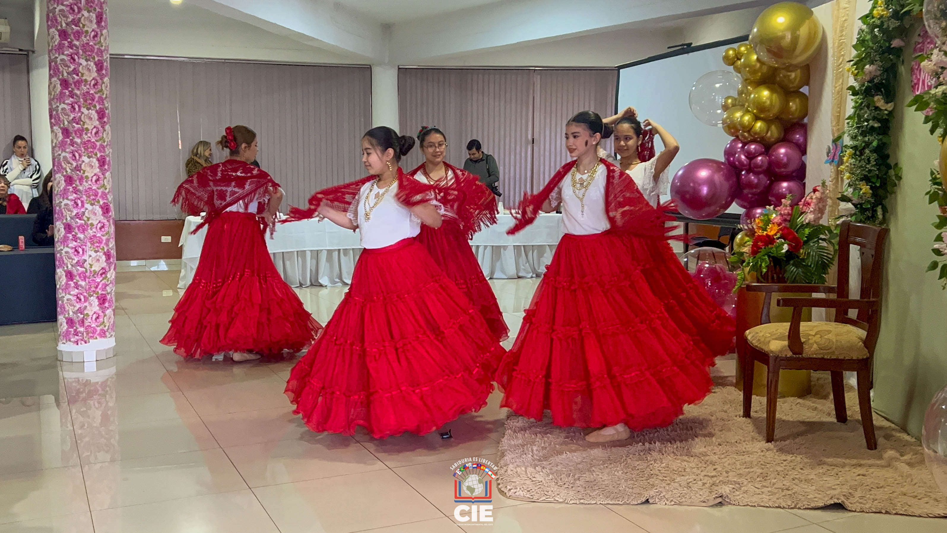 Colegio Intercontinental del Este rindió homenaje a las madres con una jornada de fe, arte y celebración
