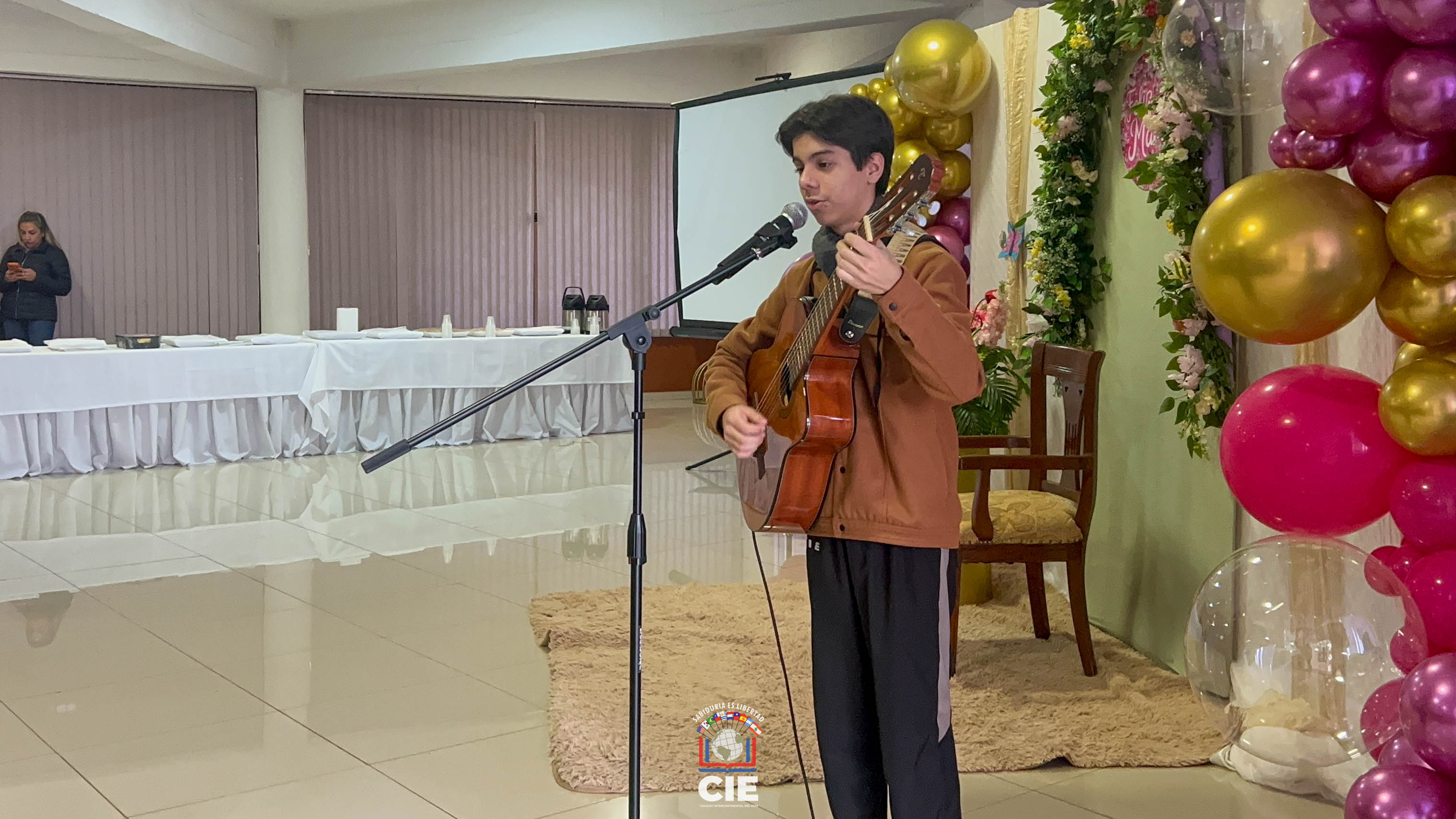 Colegio Intercontinental del Este rindió homenaje a las madres con una jornada de fe, arte y celebración