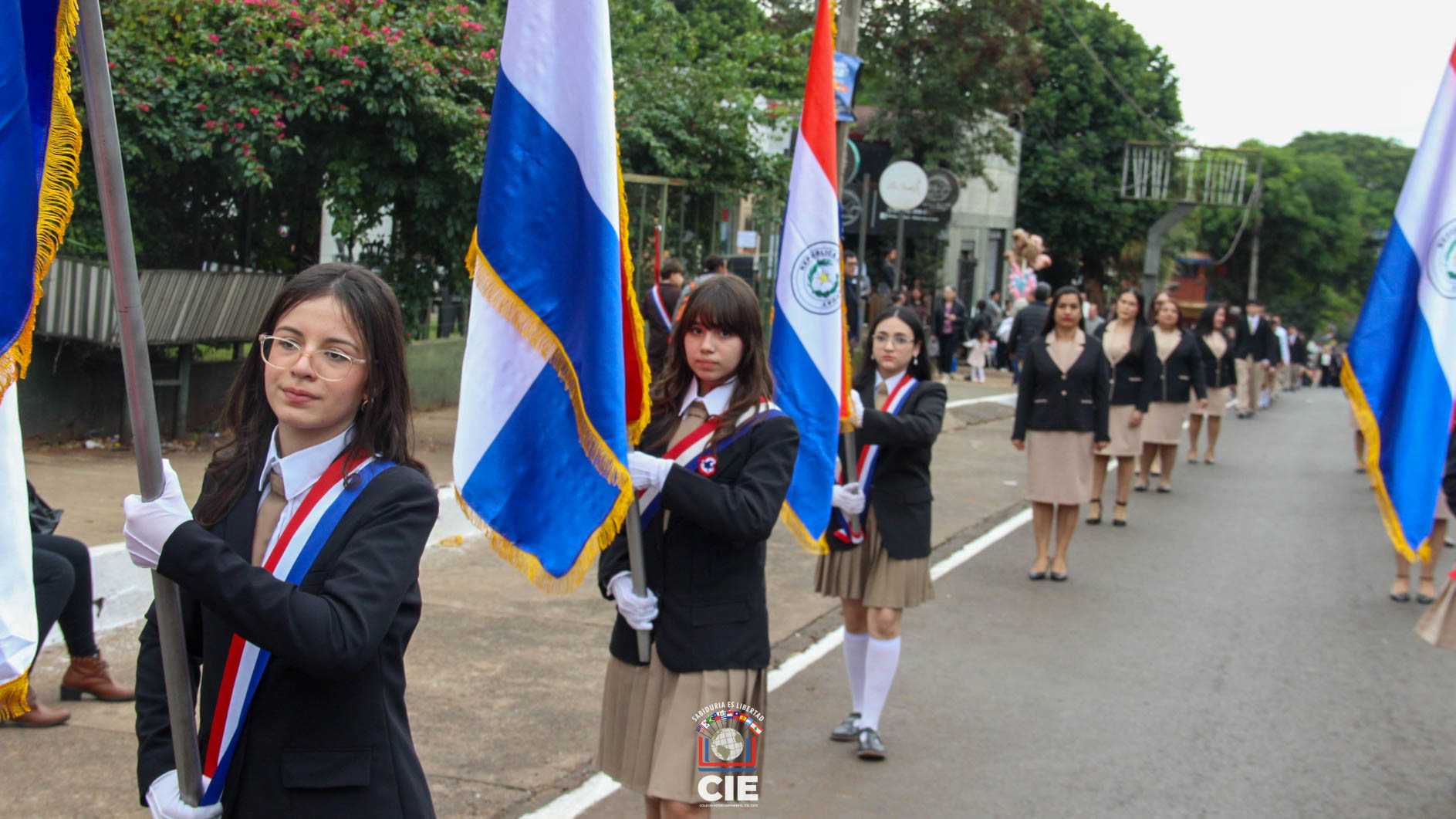 CIE participó del desfile estudiantil por las Fiestas Patrias