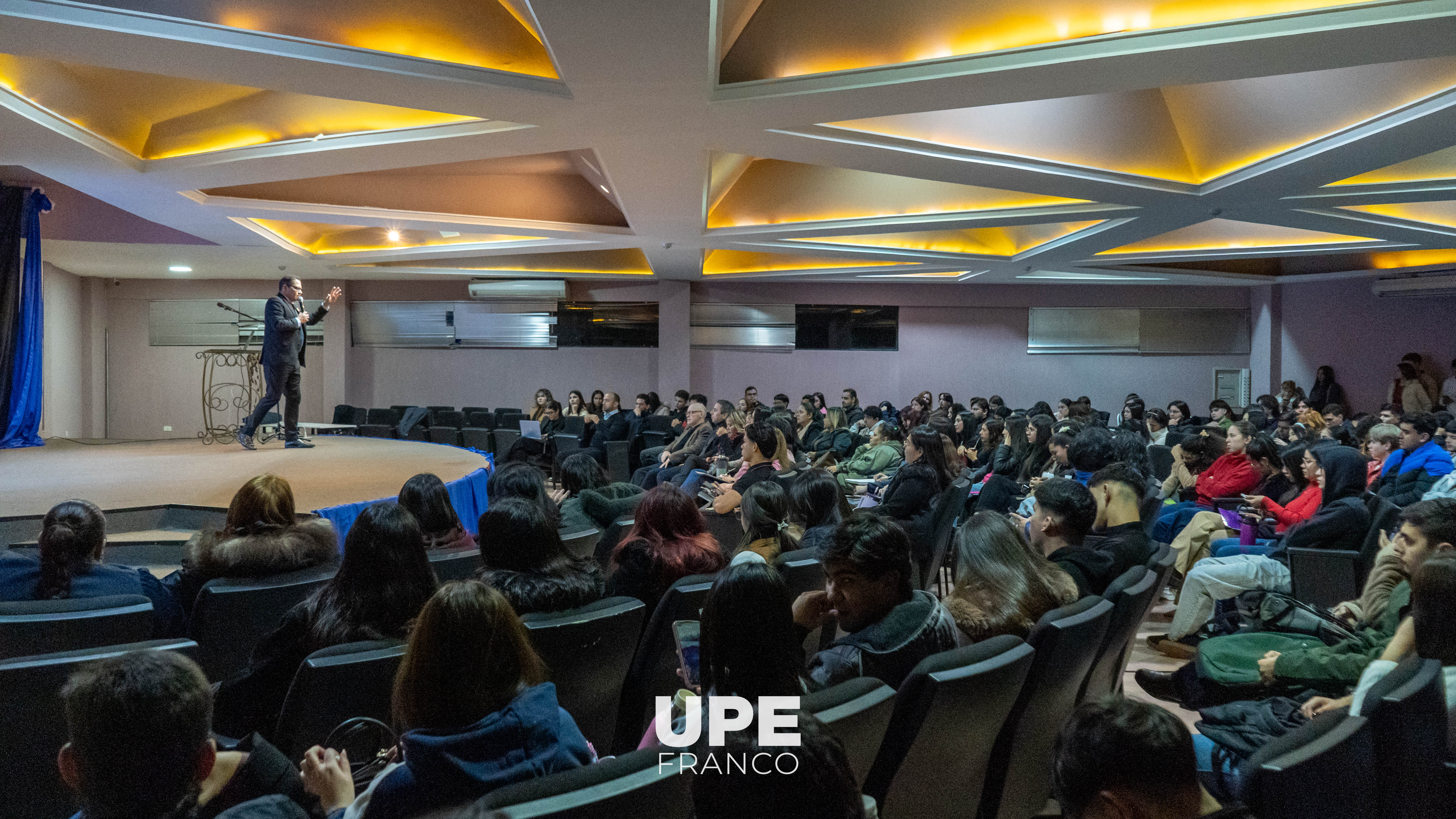 EXTENSIÓN UNIVERSITARIA IMPULSA CAPACITACIÓN EN REDACCIÓN, FOTOGRAFÍA Y PRODUCCIÓN AUDIOVISUAL