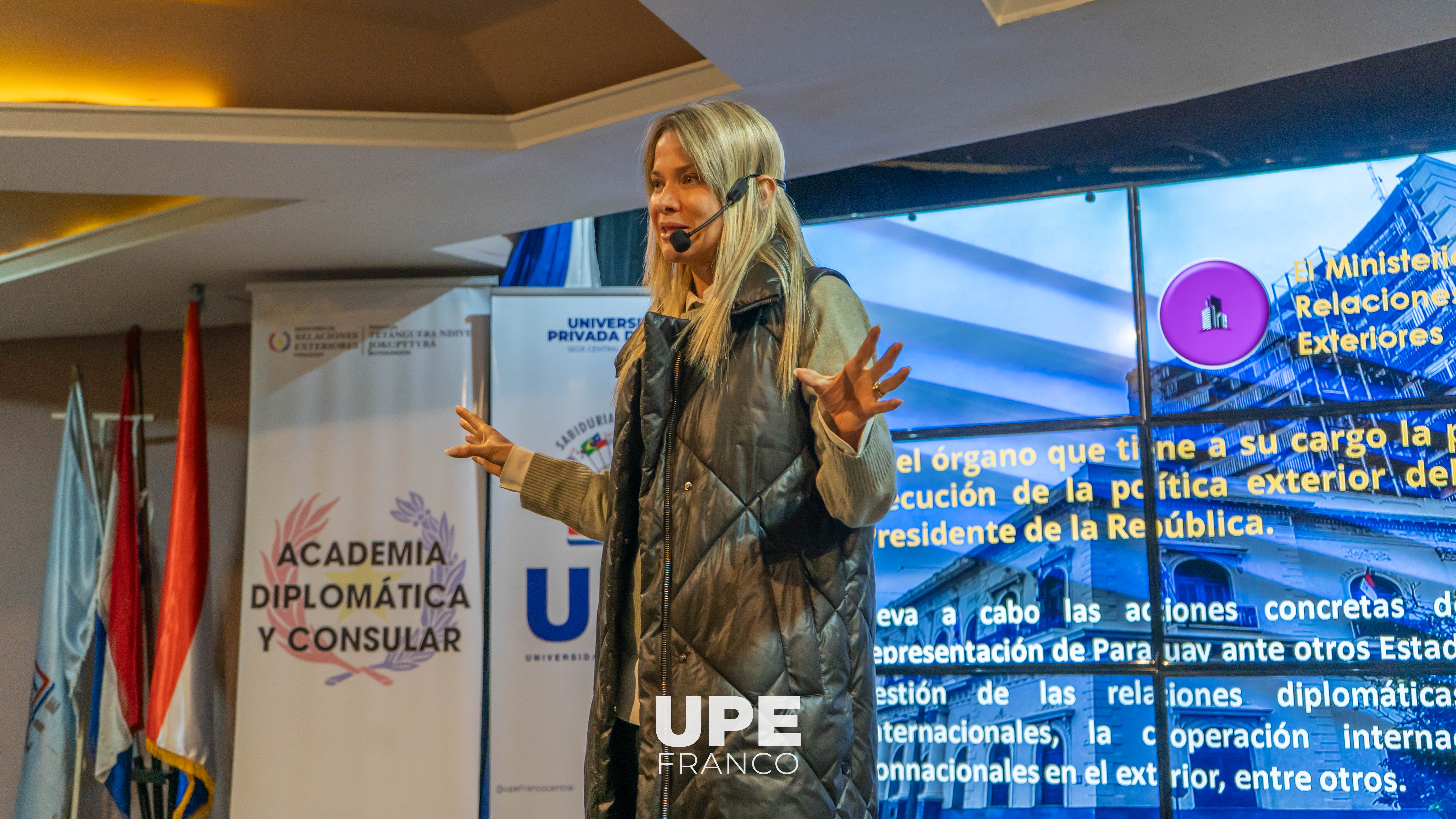 CHARLA INFORMATIVA SOBRE EL INGRESO AL SERVICIO DIPLOMÁTICO DEL PARAGUAY SE DESARROLLÓ EN LA UPE FRANCO