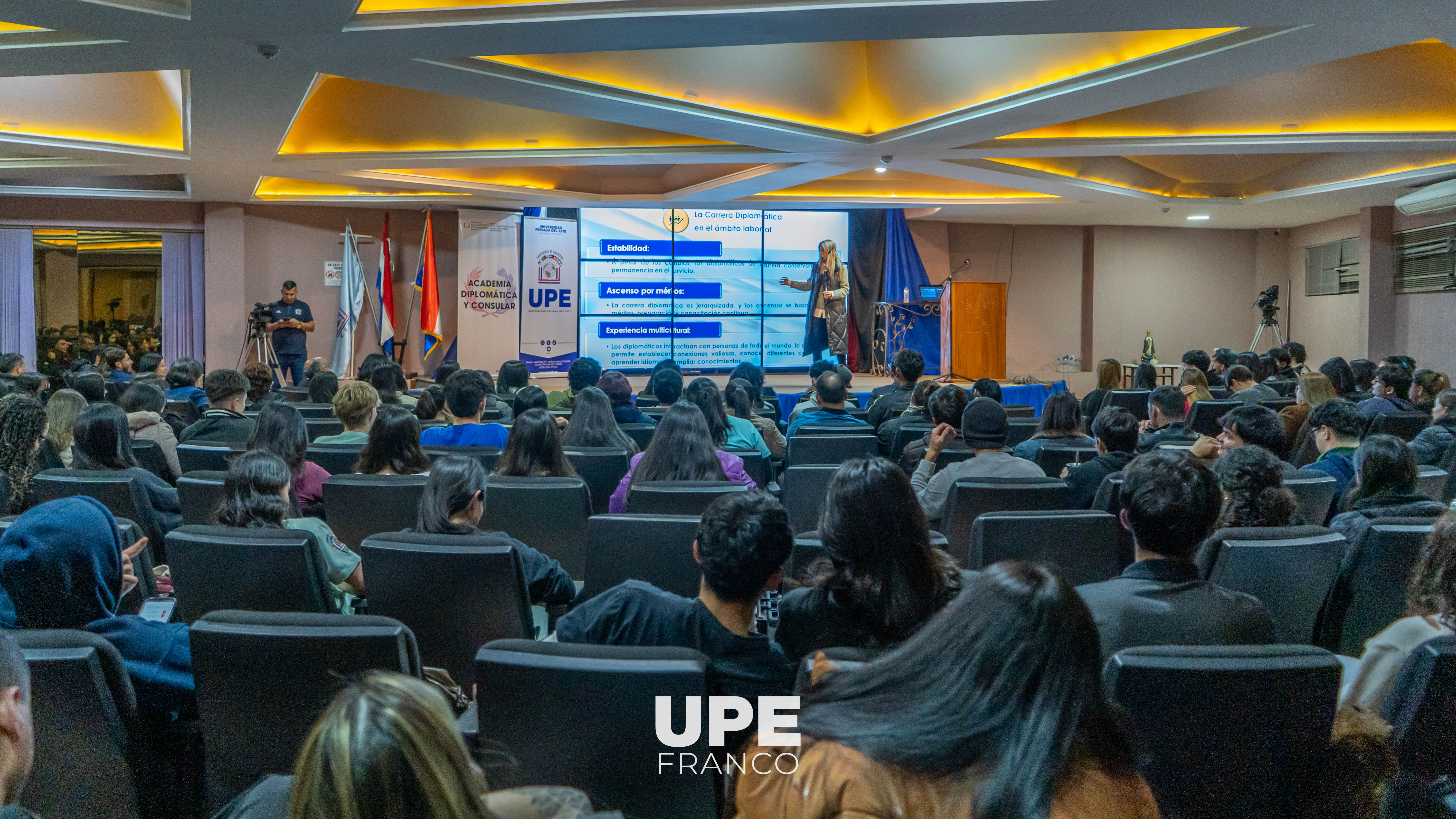 CHARLA INFORMATIVA SOBRE EL INGRESO AL SERVICIO DIPLOMÁTICO DEL PARAGUAY SE DESARROLLÓ EN LA UPE FRANCO
