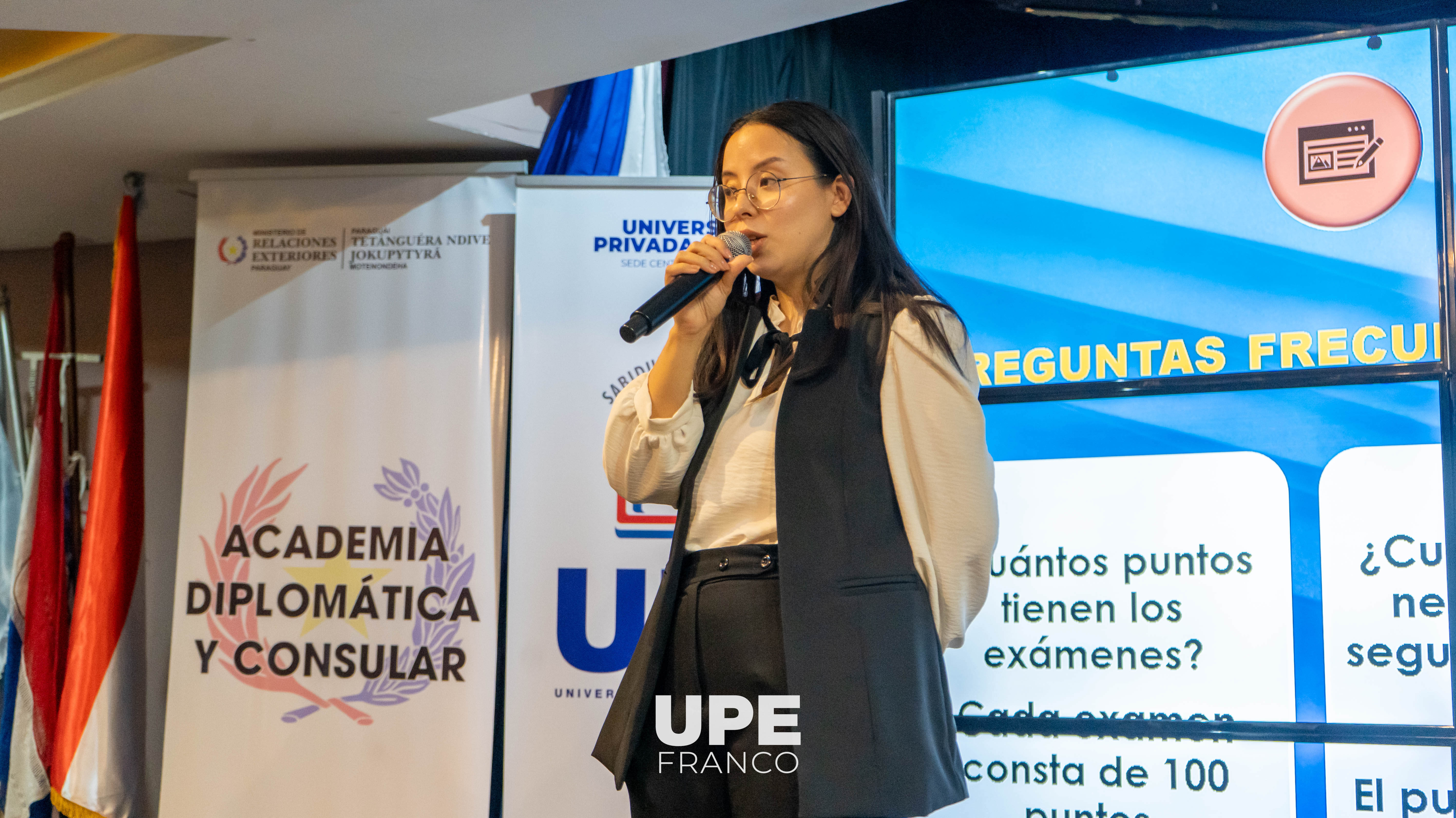 CHARLA INFORMATIVA SOBRE EL INGRESO AL SERVICIO DIPLOMÁTICO DEL PARAGUAY SE DESARROLLÓ EN LA UPE FRANCO