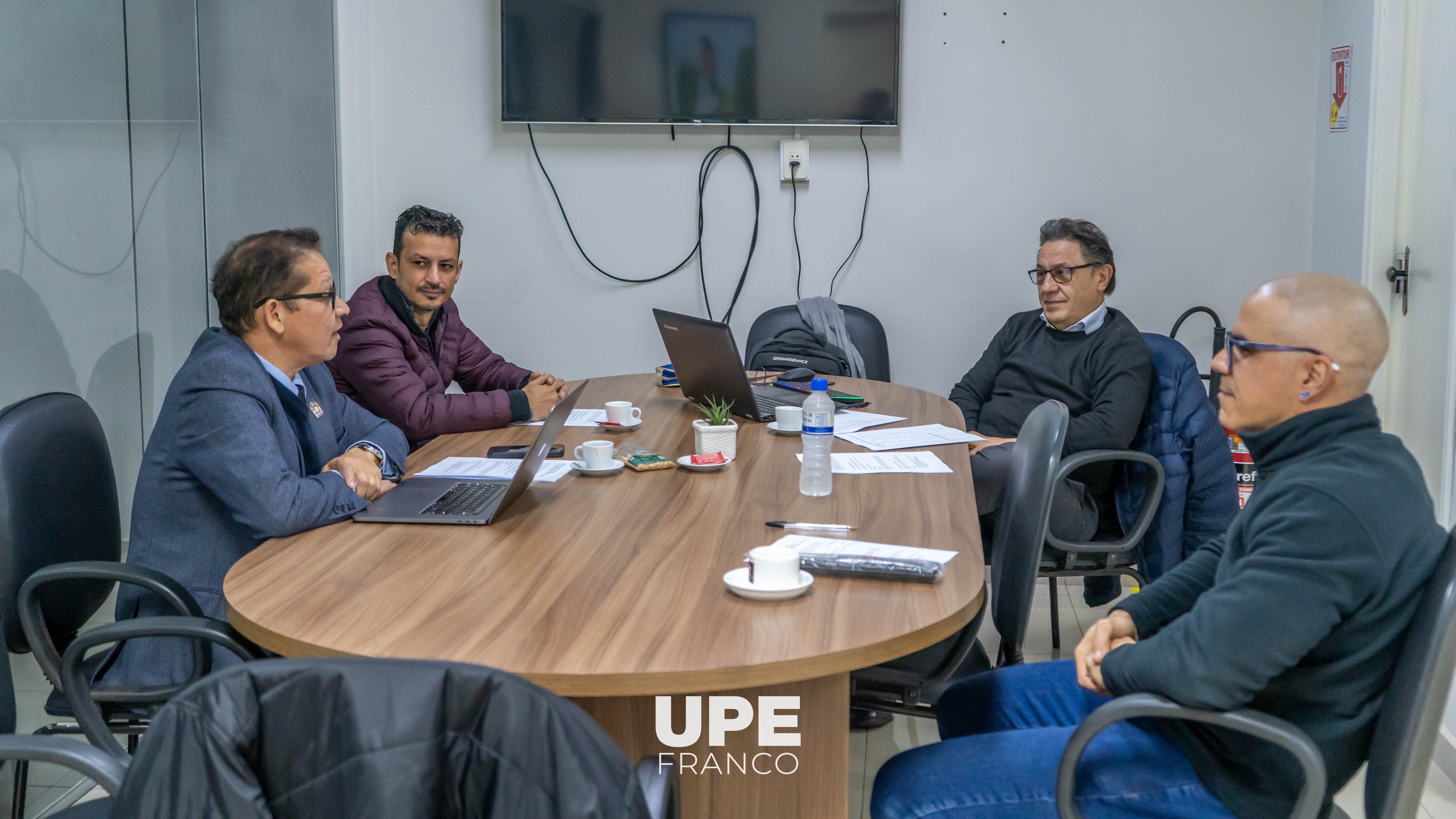 Reunión de trabajo para fortalecer el ecosistema digital de la Facultad de Ciencias Médicas