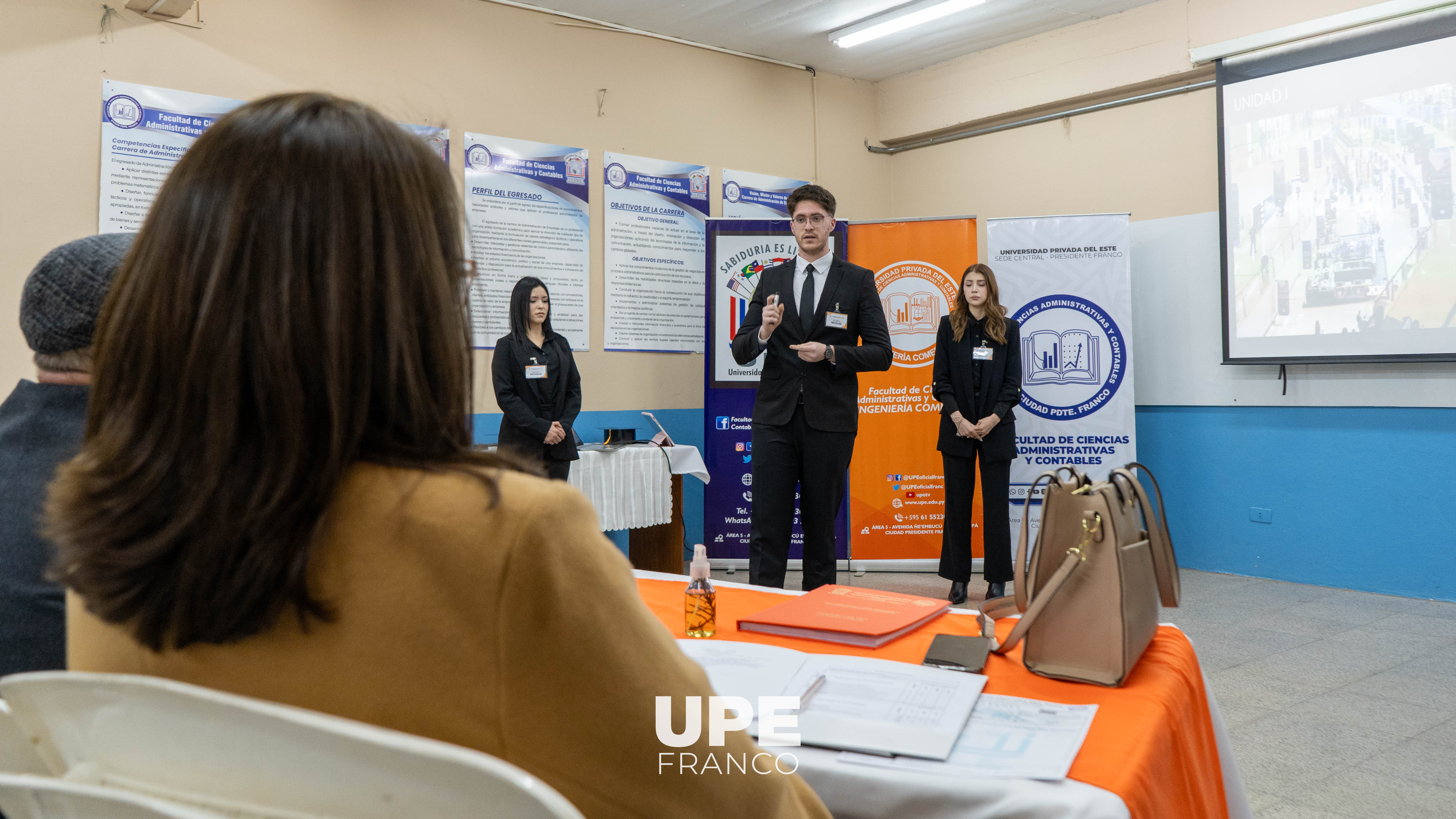 Ingeniería Comercial realizó defensa de Trabajo Final de Grado