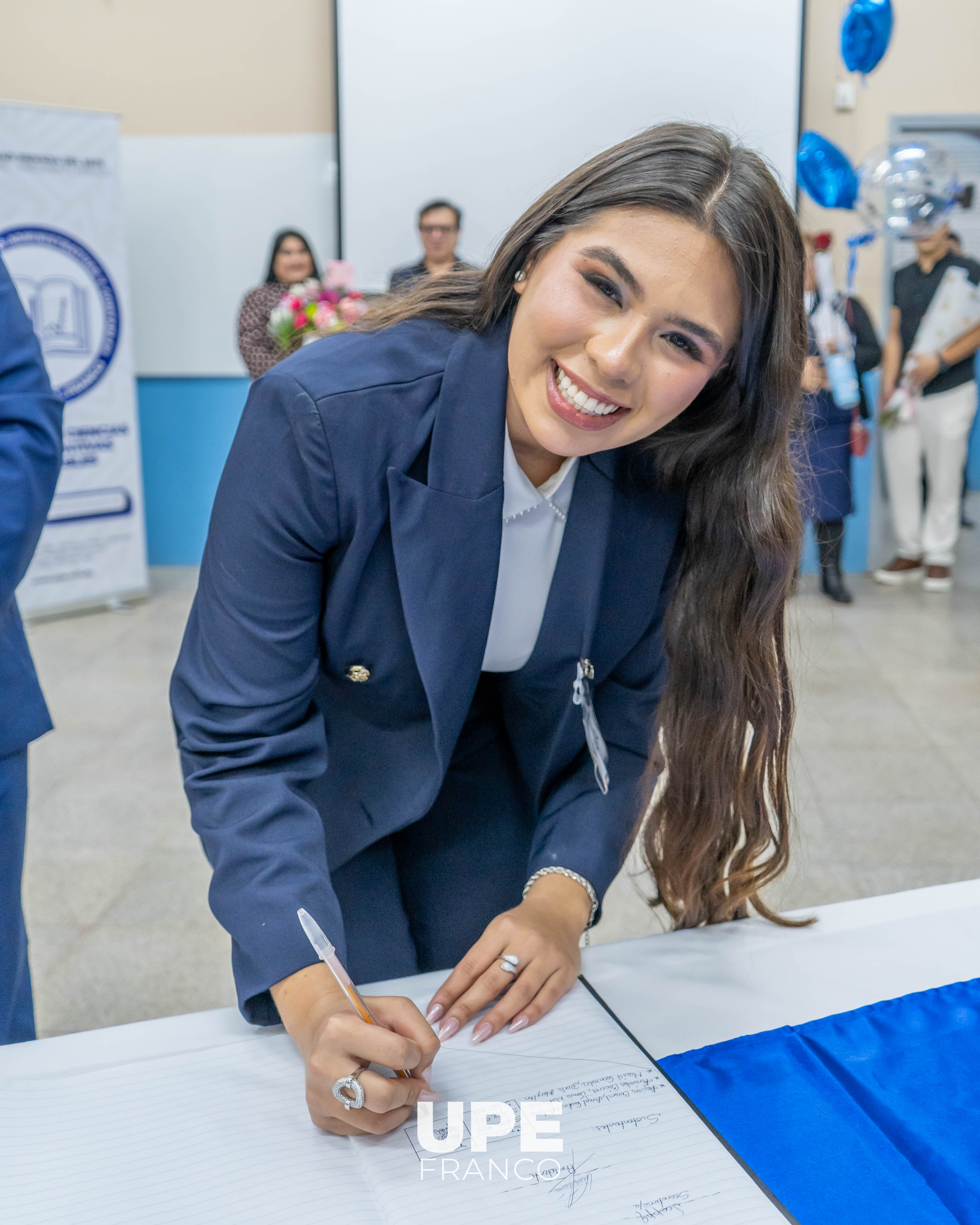 Administración de Empresas realizó defensa de Trabajo Final de Grado
