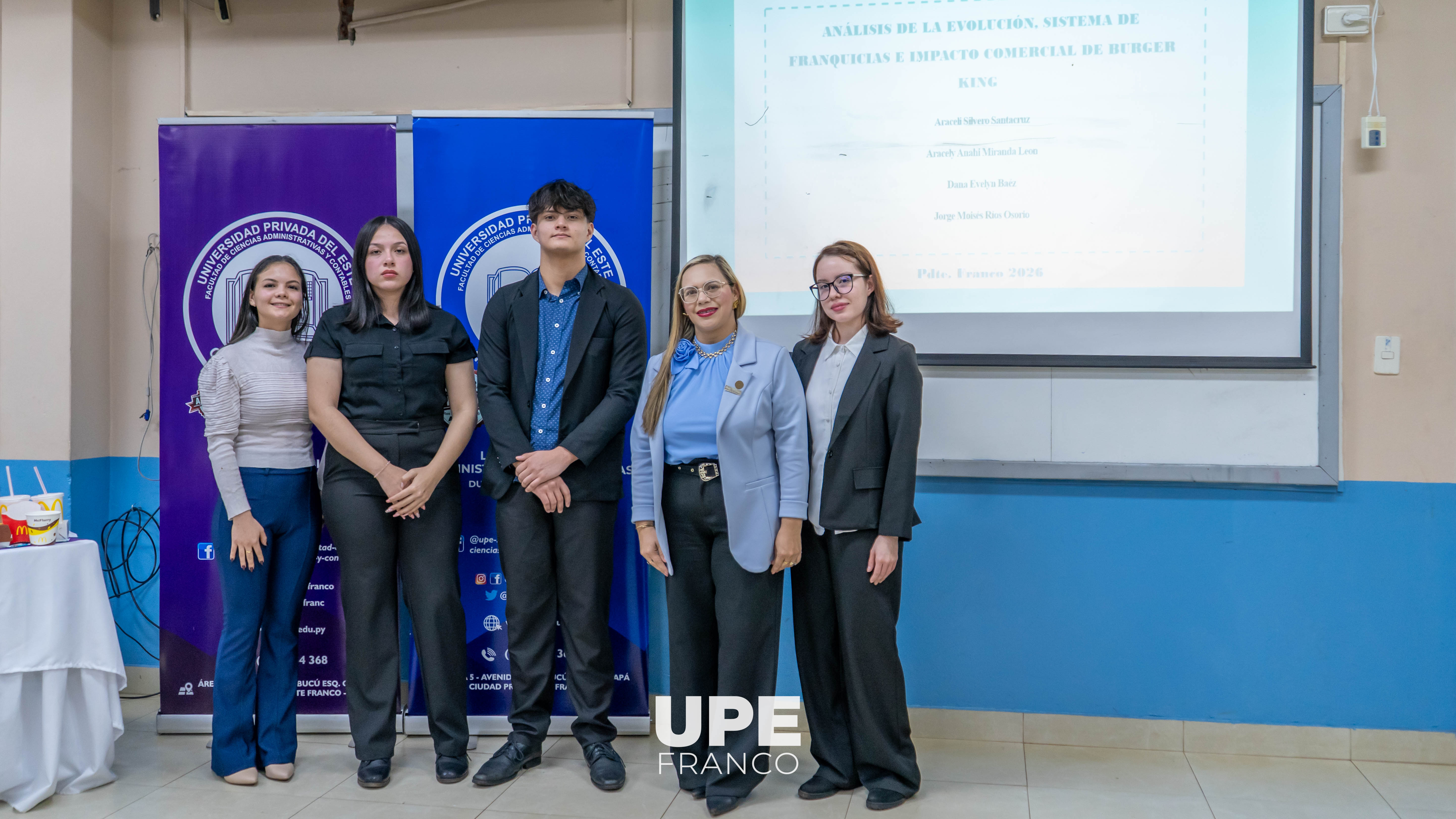 Administración y Ciencias Contables realizaron defensa de investigación en Liderazgo y Oratoria