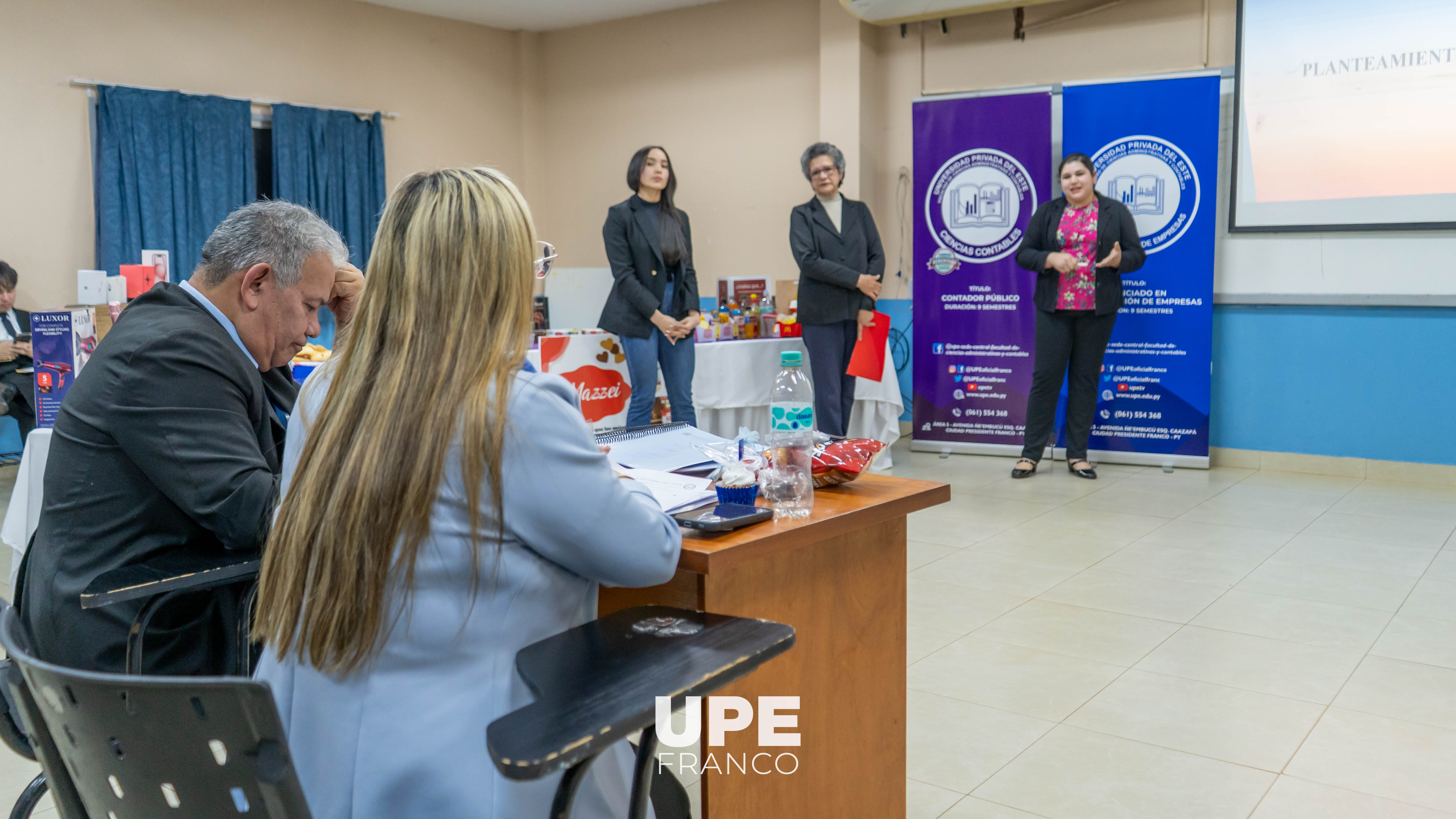 Administración y Ciencias Contables realizaron defensa de investigación en Liderazgo y Oratoria